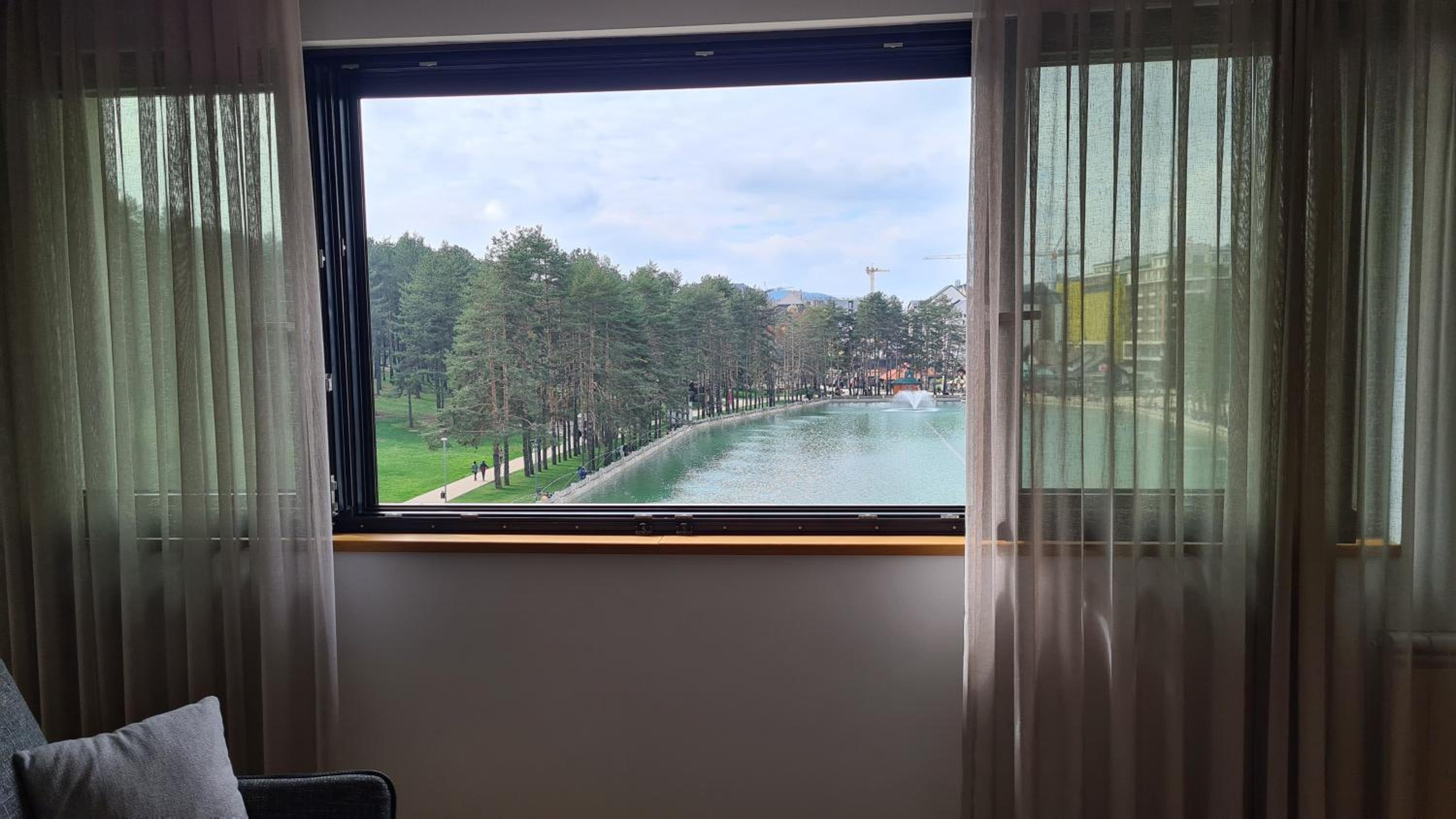 Apartment with Lake View - Photo 6
