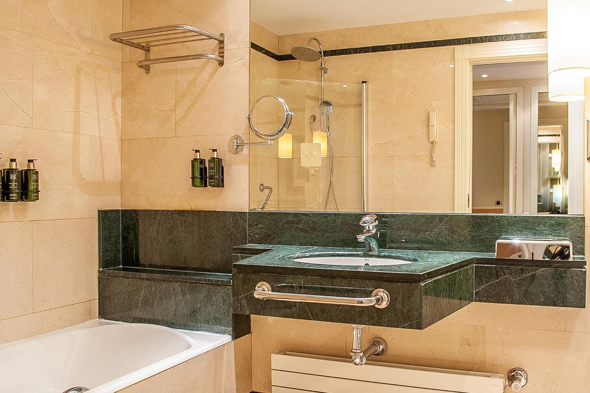 Superior Double Room - Photo 2