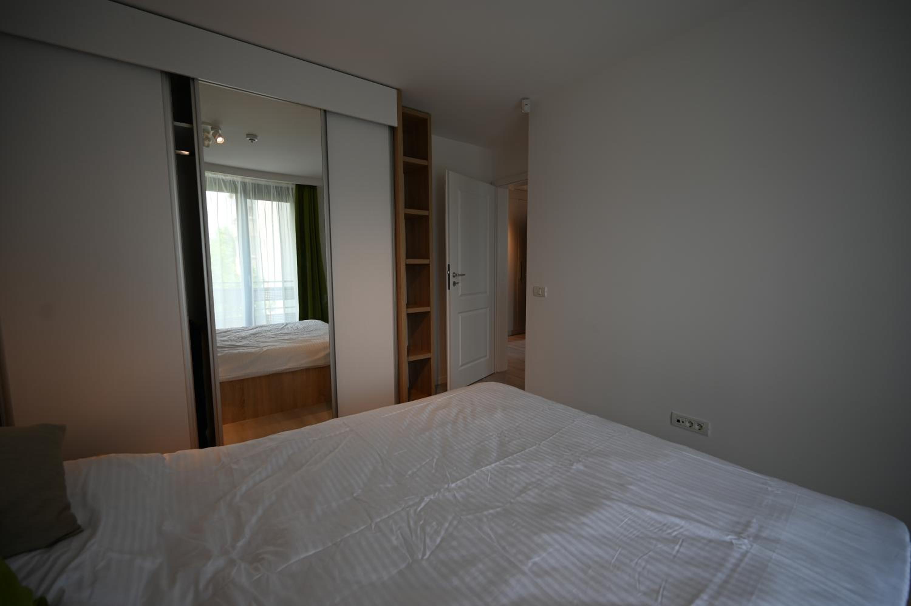 One-Bedroom Apartment photo 2