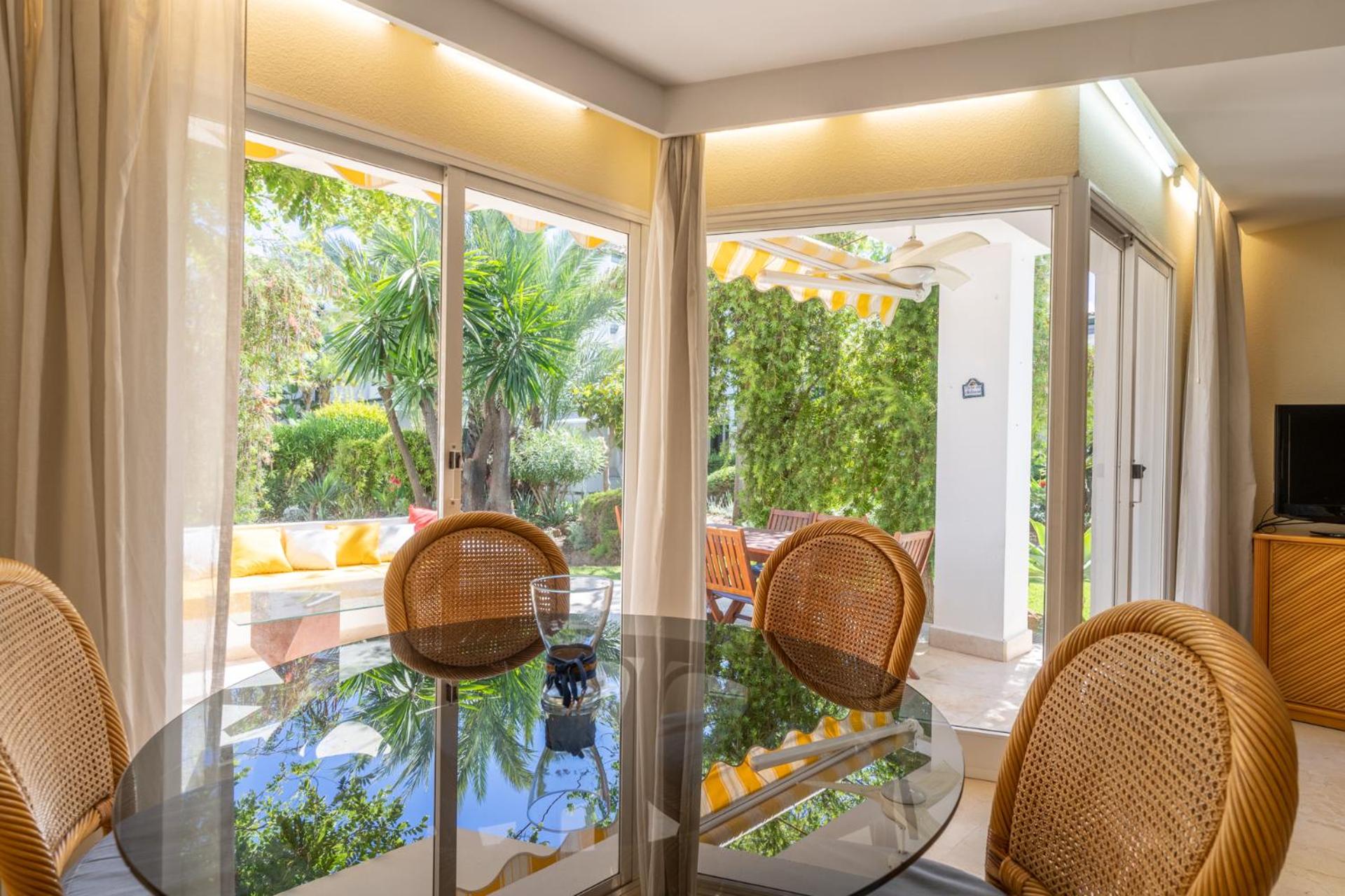 Apartamento con vista al jardín