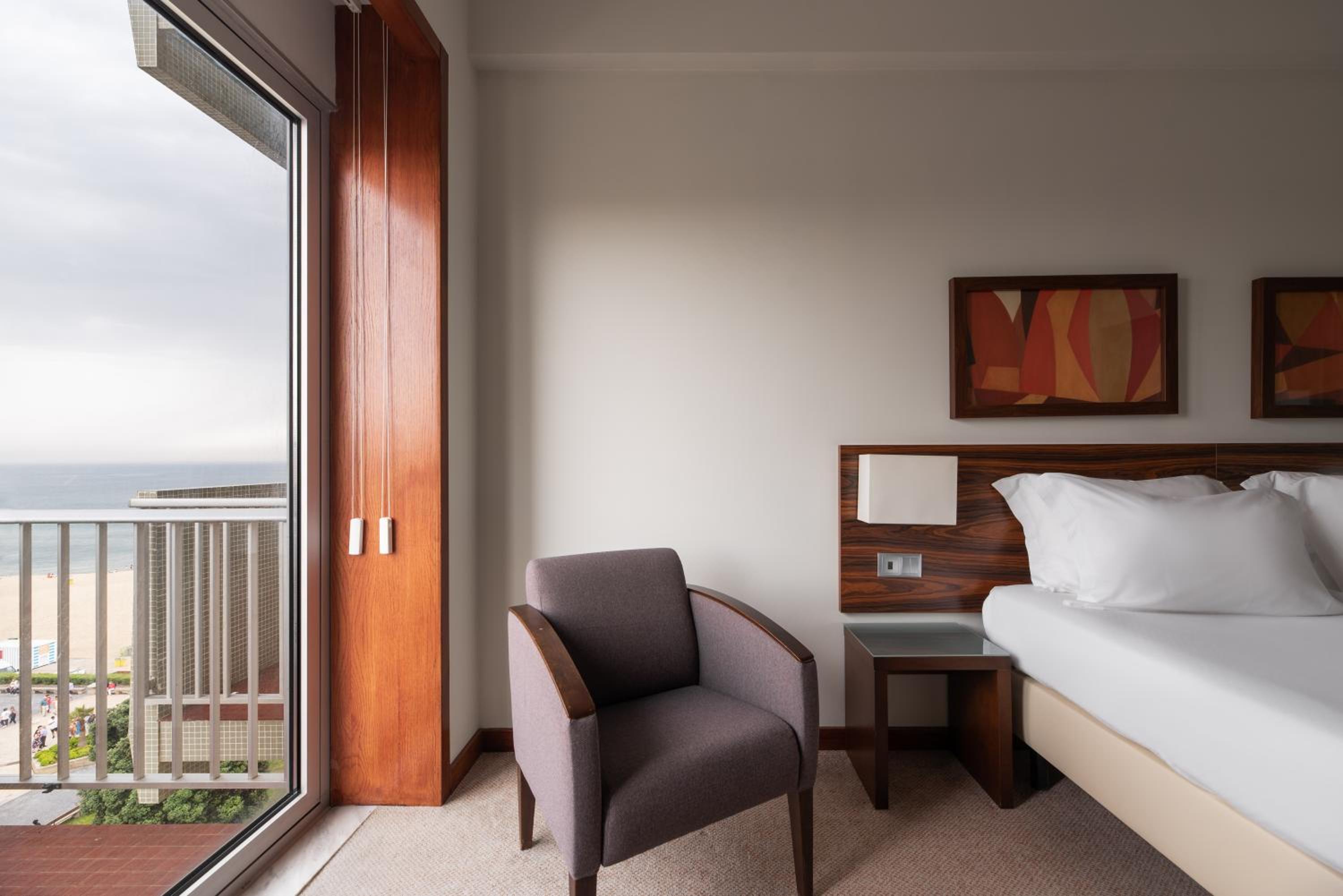 Double or Twin Room with Front Sea View - Photo 5
