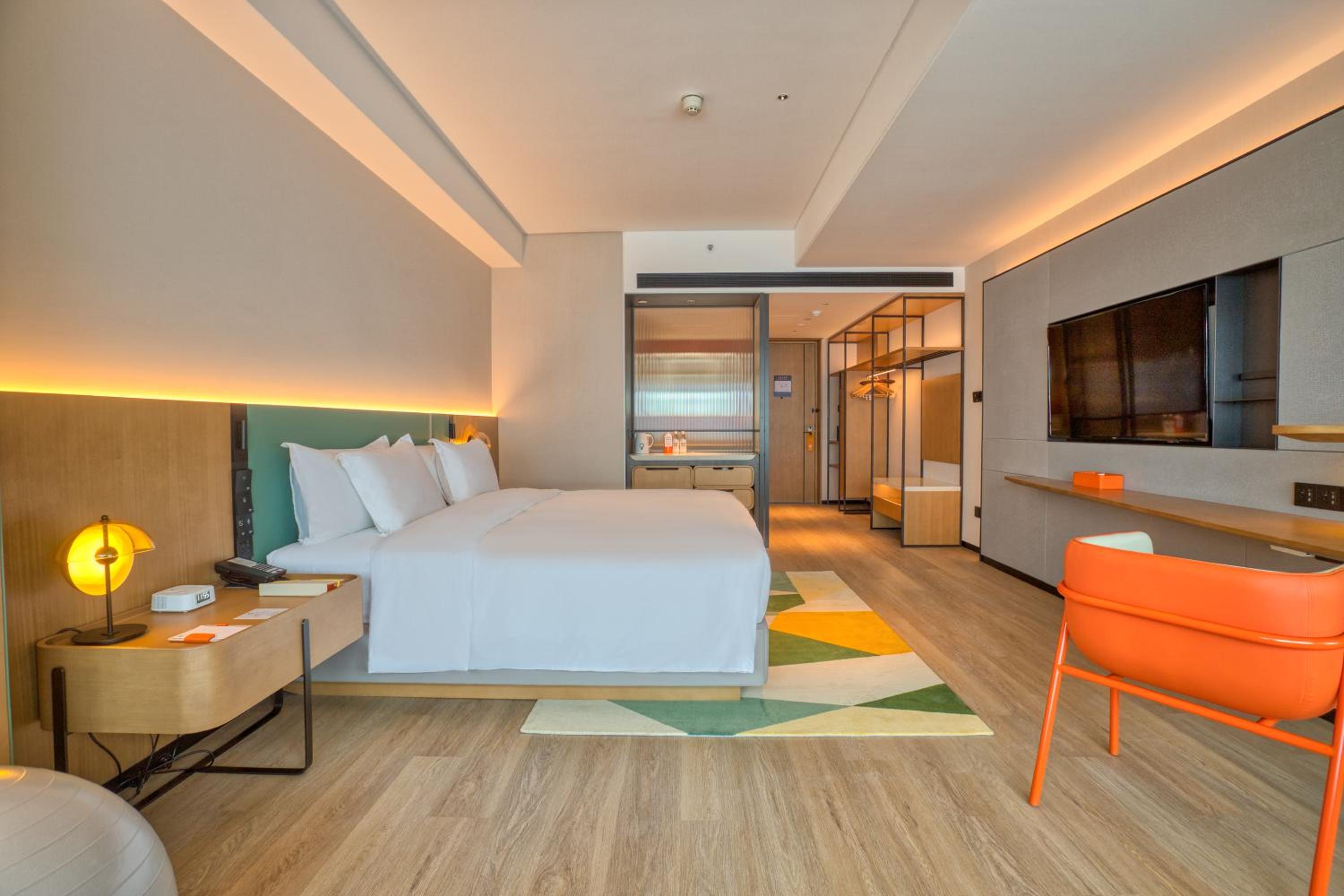 Premium King Room - Photo 5