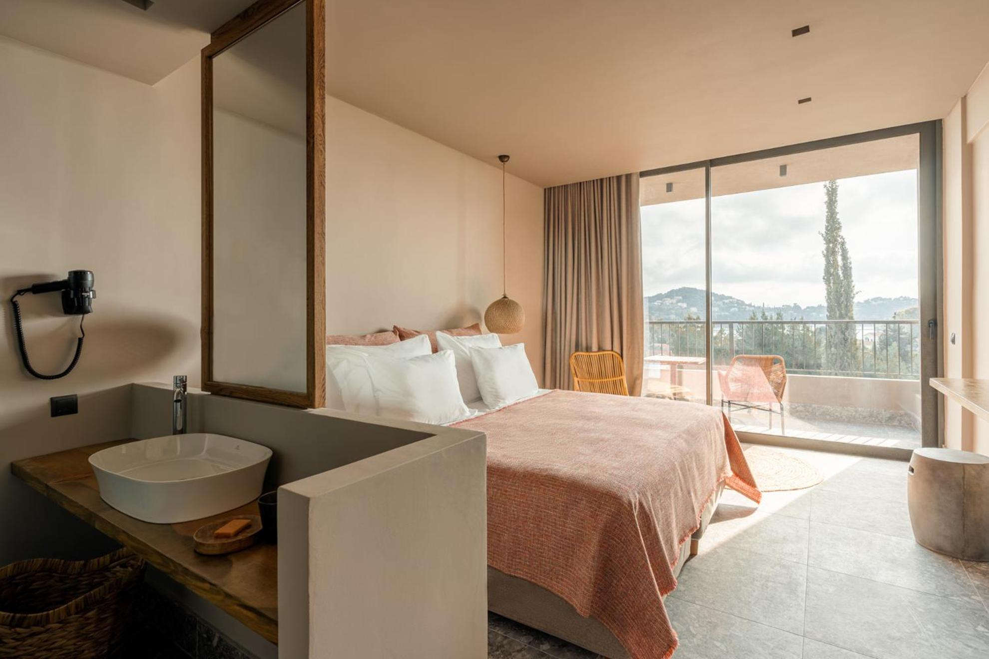Double Room Pool View - Photo 1