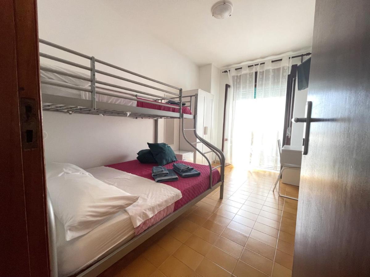 Triple Room with Private Bathroom photo 2