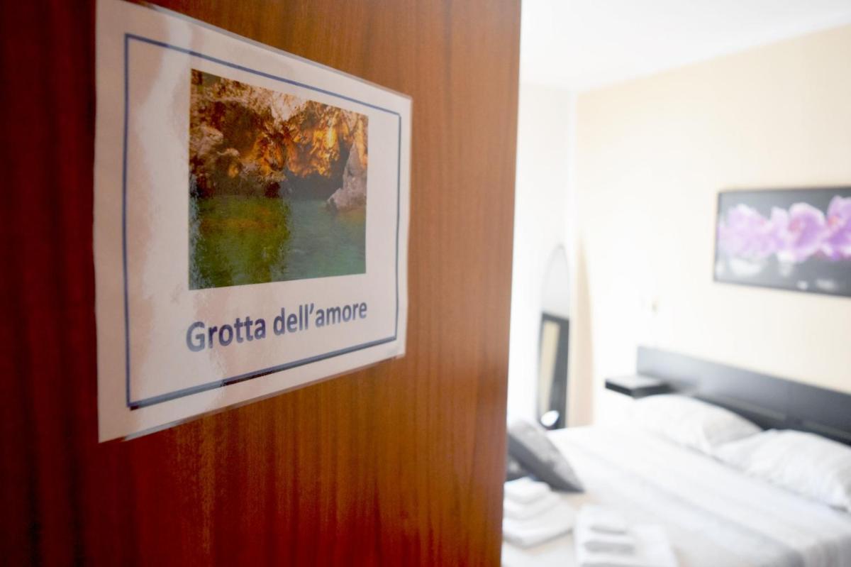 Double Room with Balcony photo 3