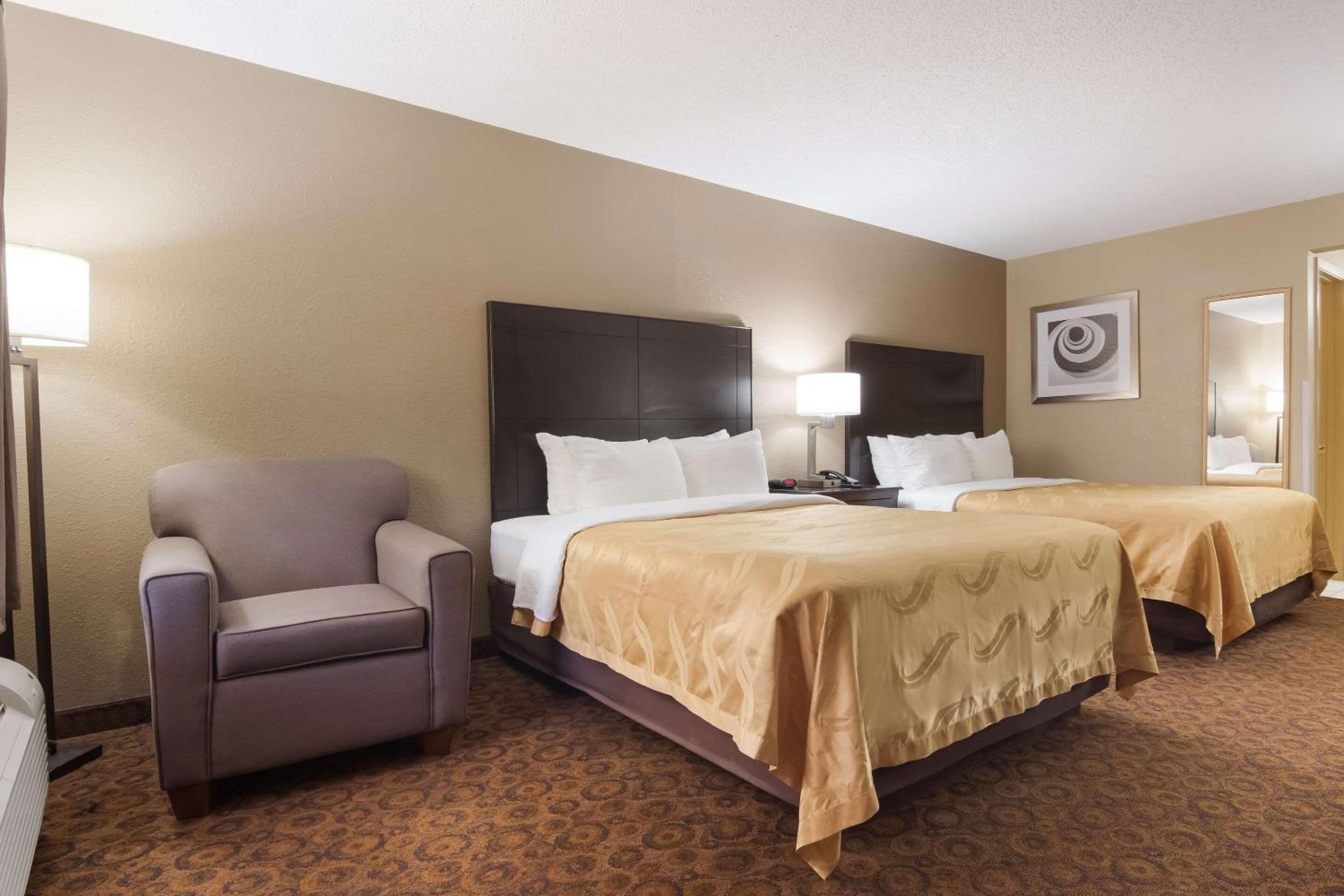 Queen Room with Two Queen Beds - Non-Smoking photo 1
