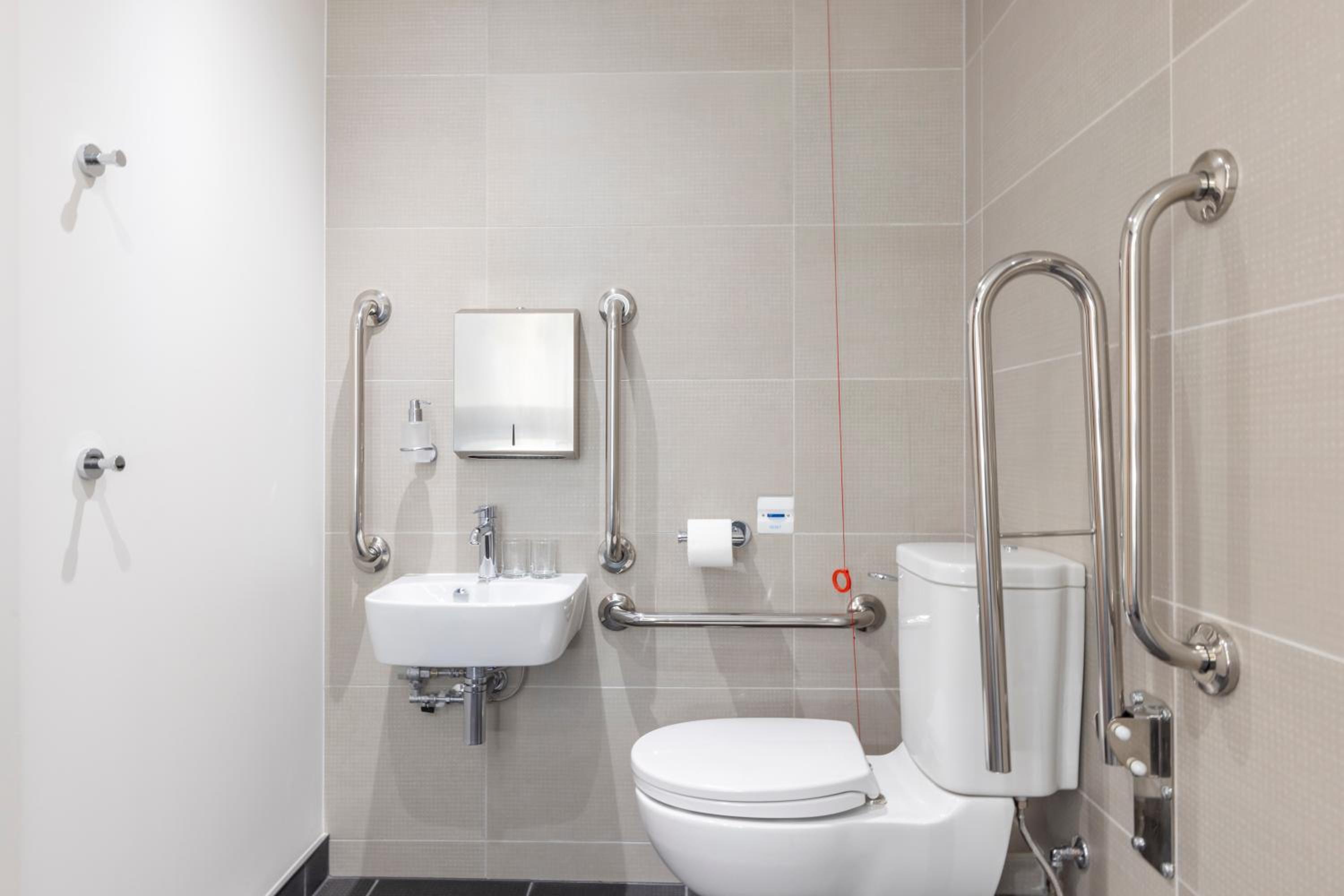 King Room - Accessible - Photo 9