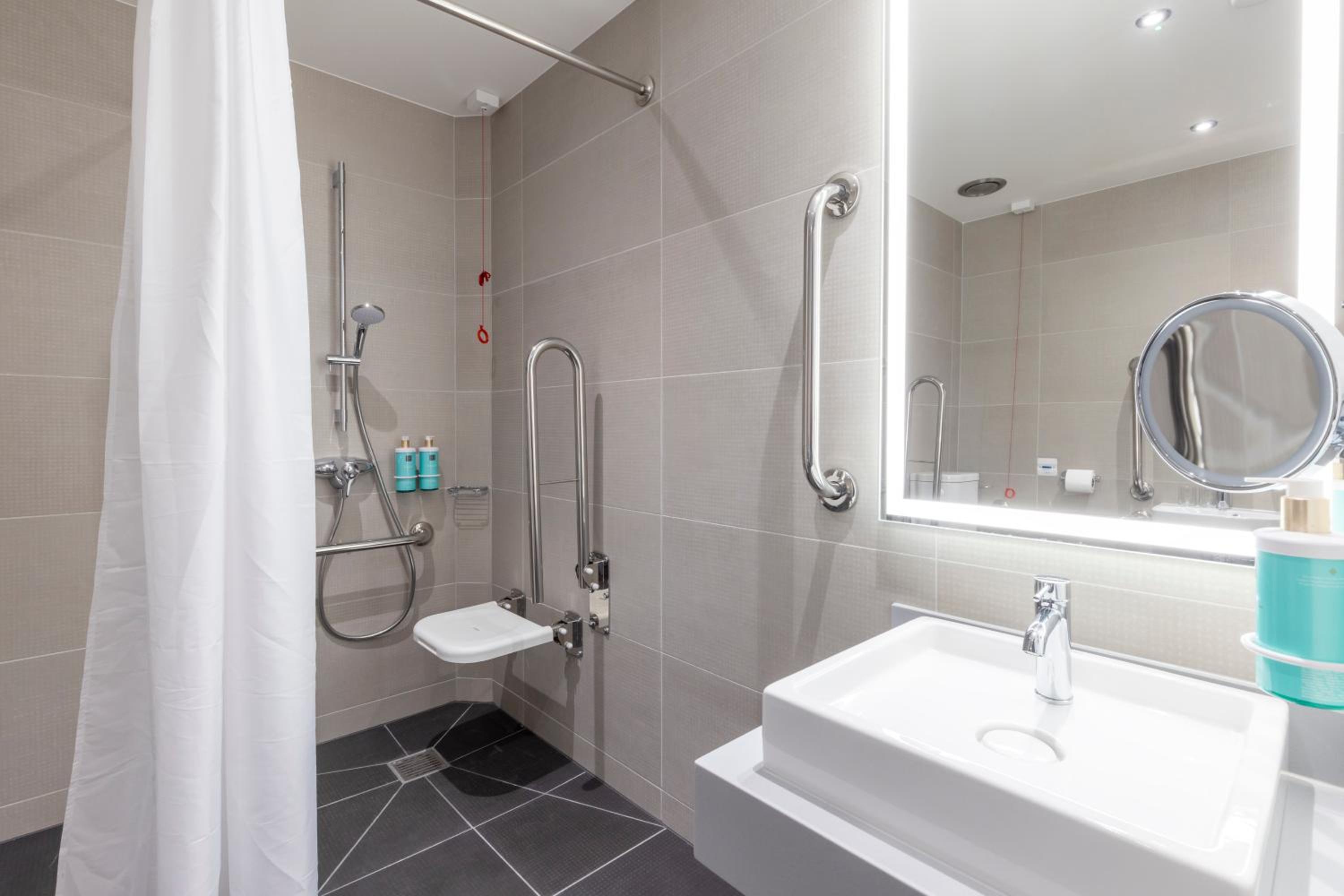 King Room - Accessible - Photo 8