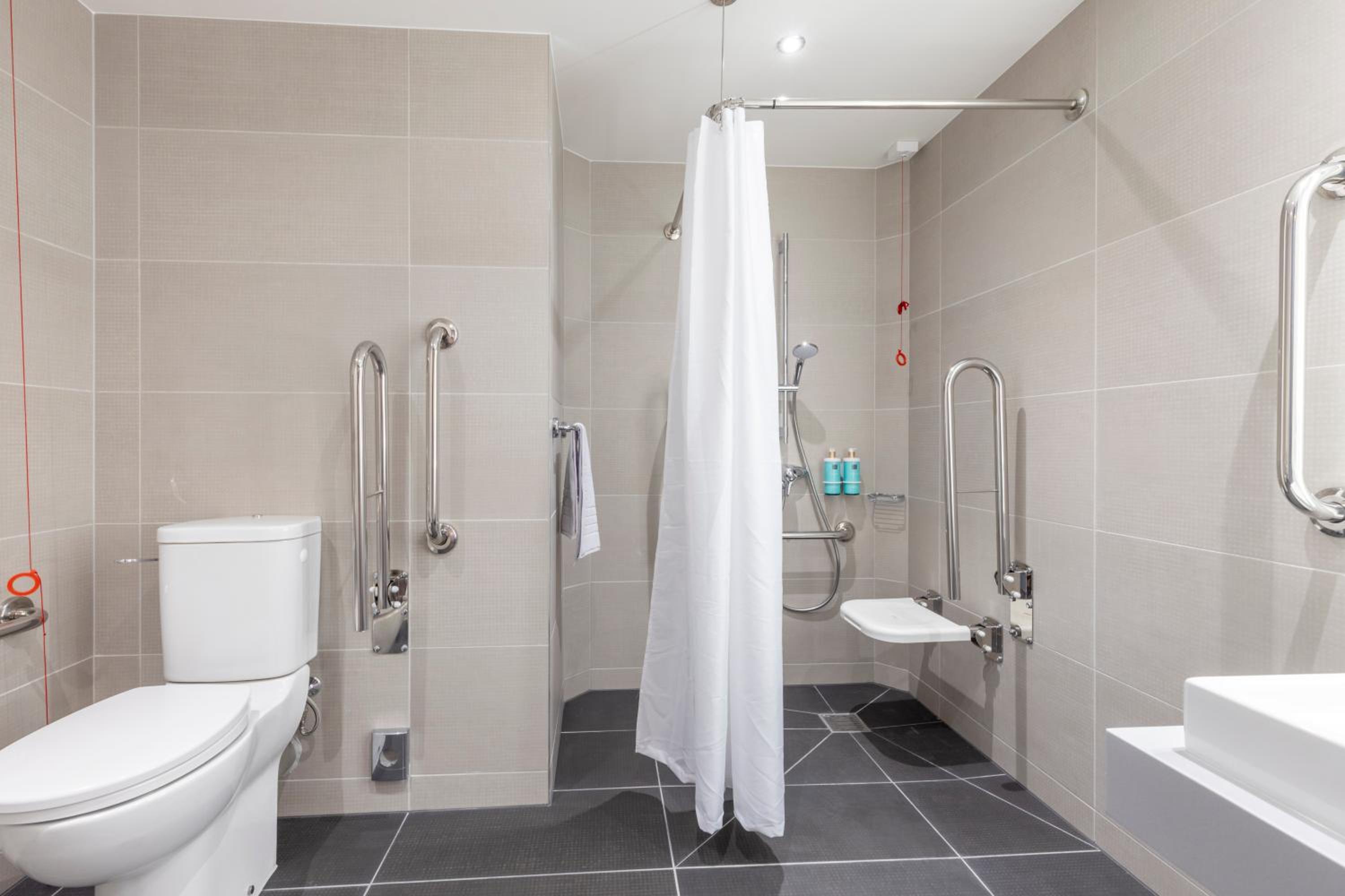 King Room - Accessible - Photo 18