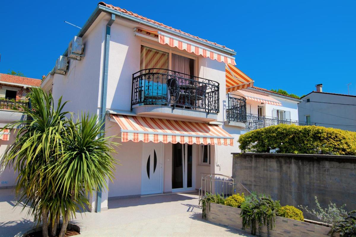 One Bedroom Apartment with Balcony