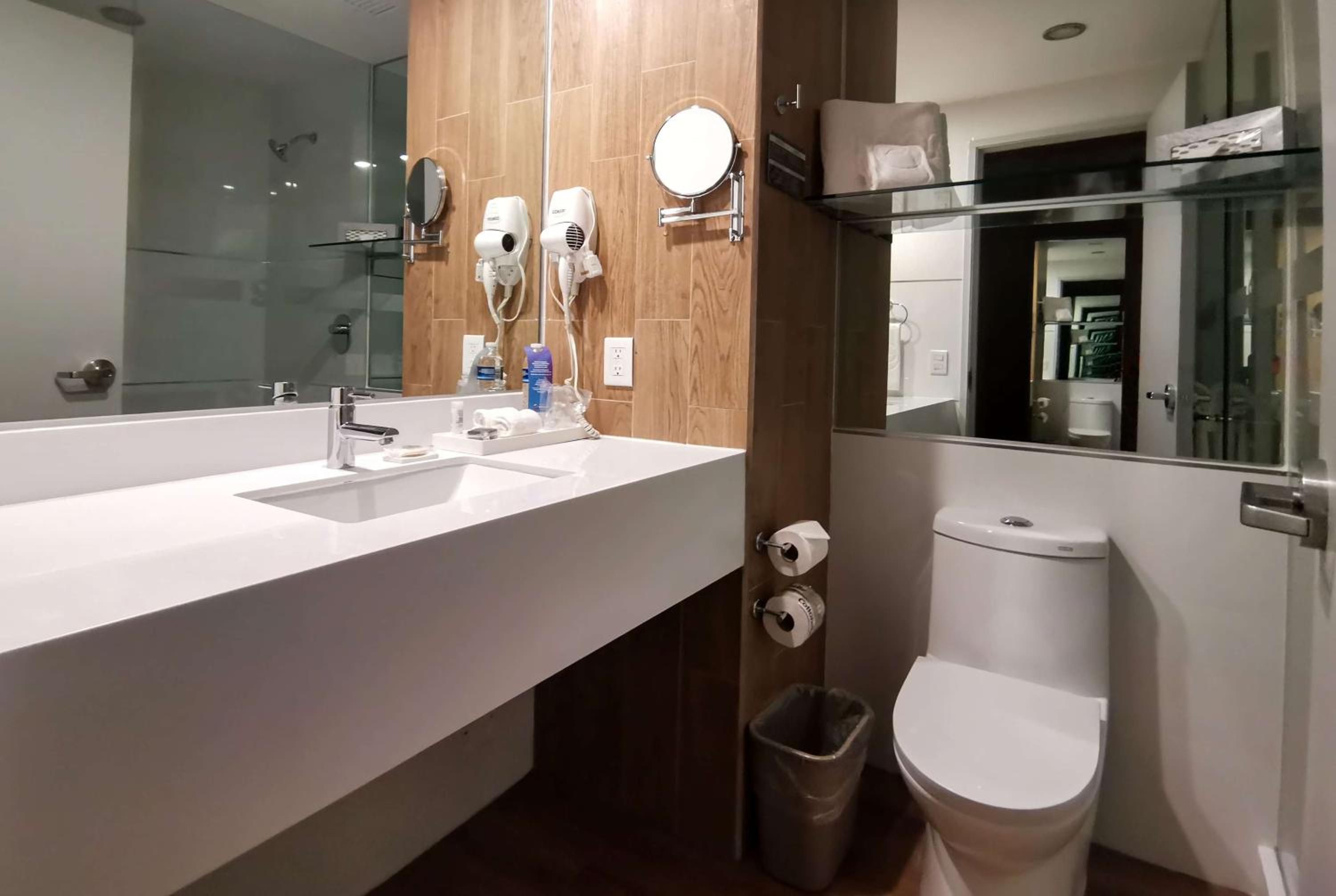 King Room - Non-Smoking - Photo 3