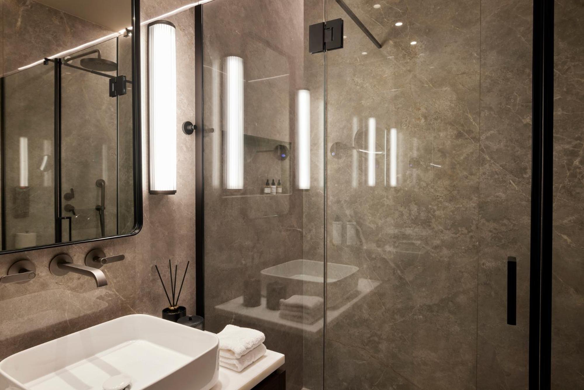 Junior Suite Sea Front Oriel - Photo 8