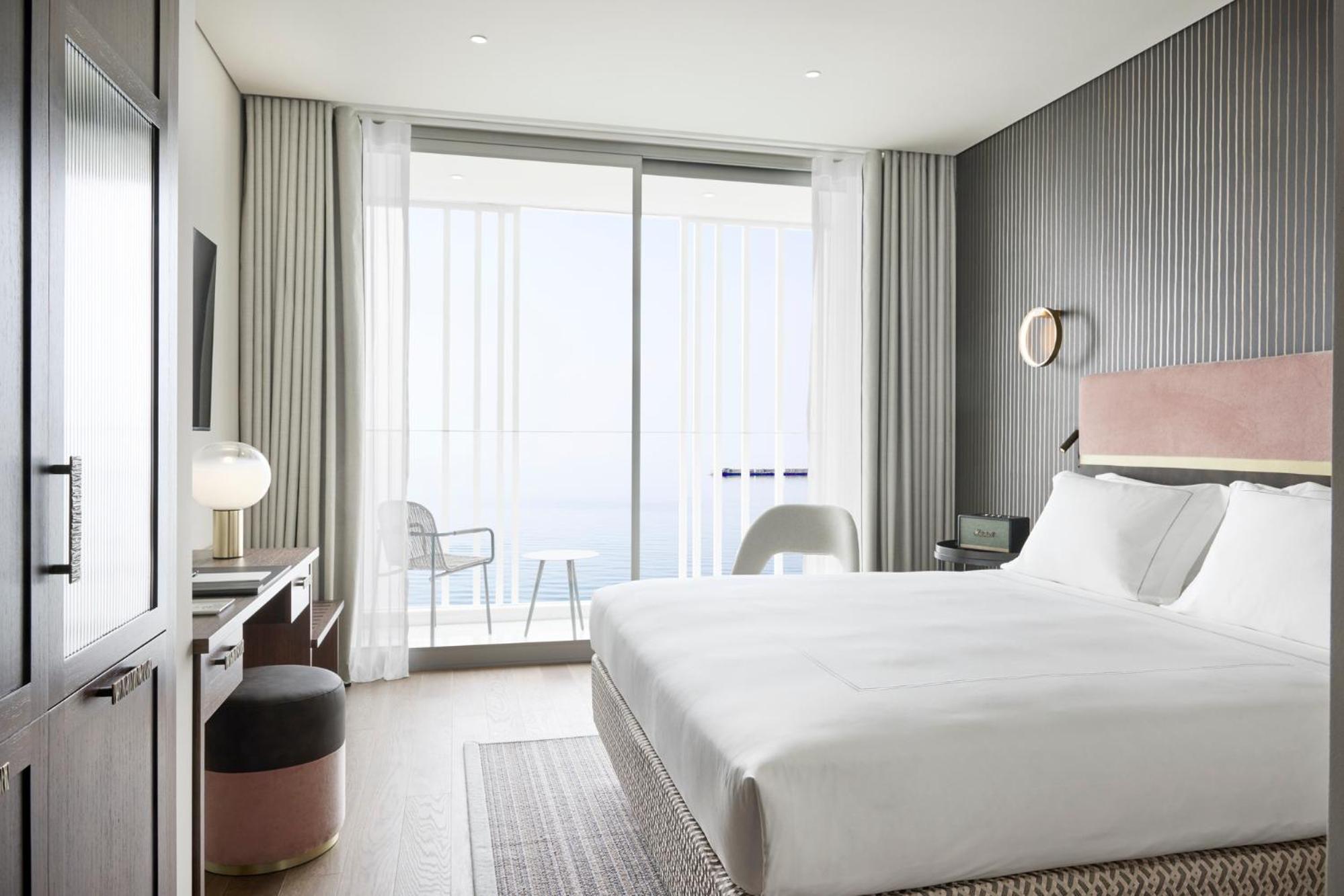 Deluxe Seafront Room with Balcony - Photo 2