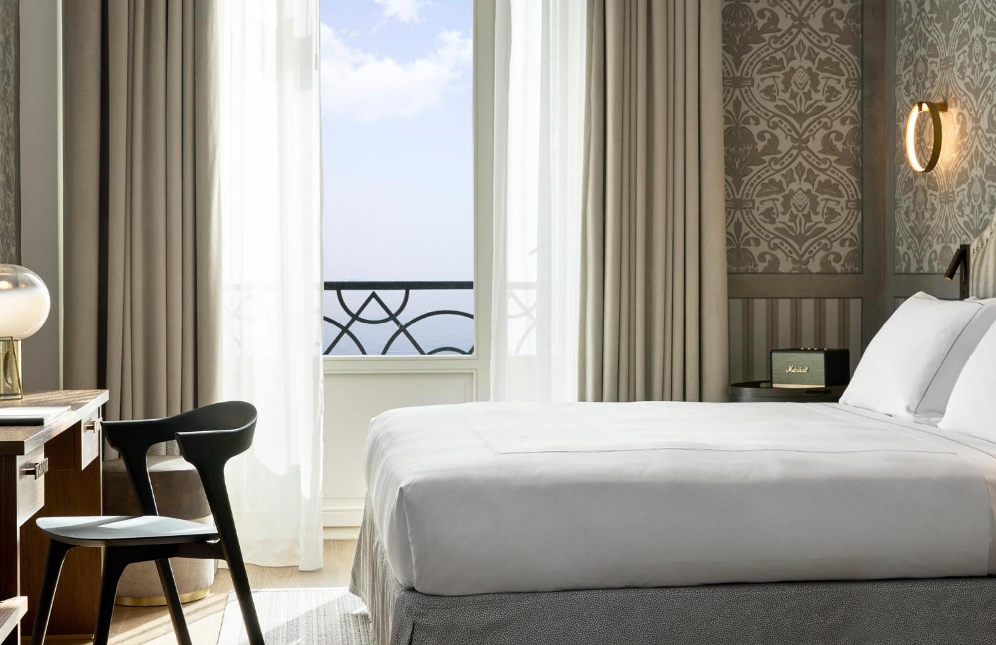 Junior Suite Sea Front with Balcony - Photo 7