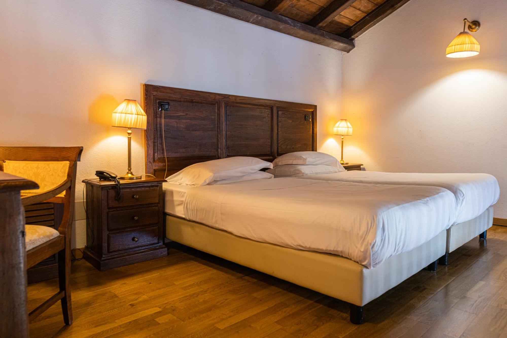 Deluxe Room - Photo 1