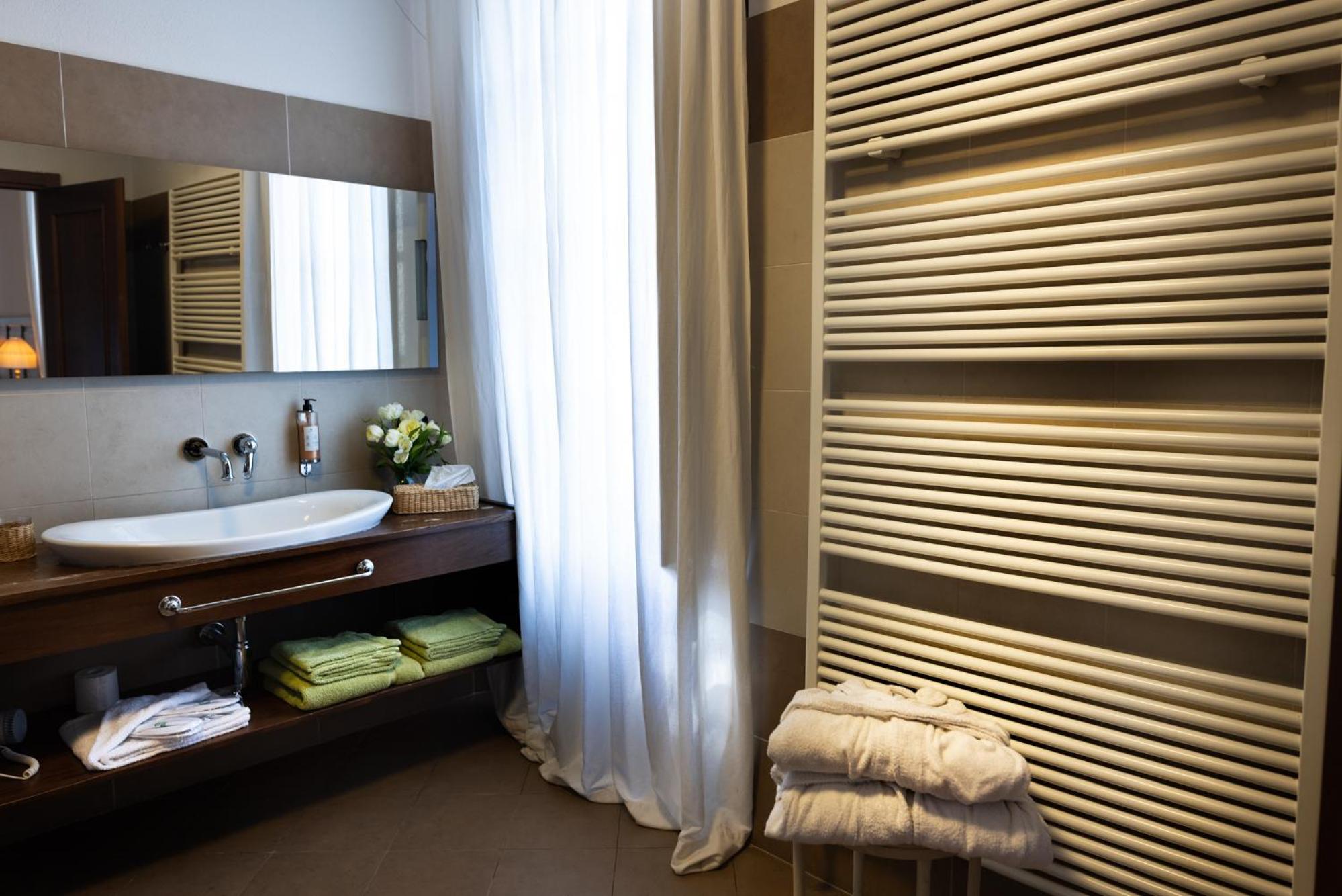 Deluxe Room - Photo 4