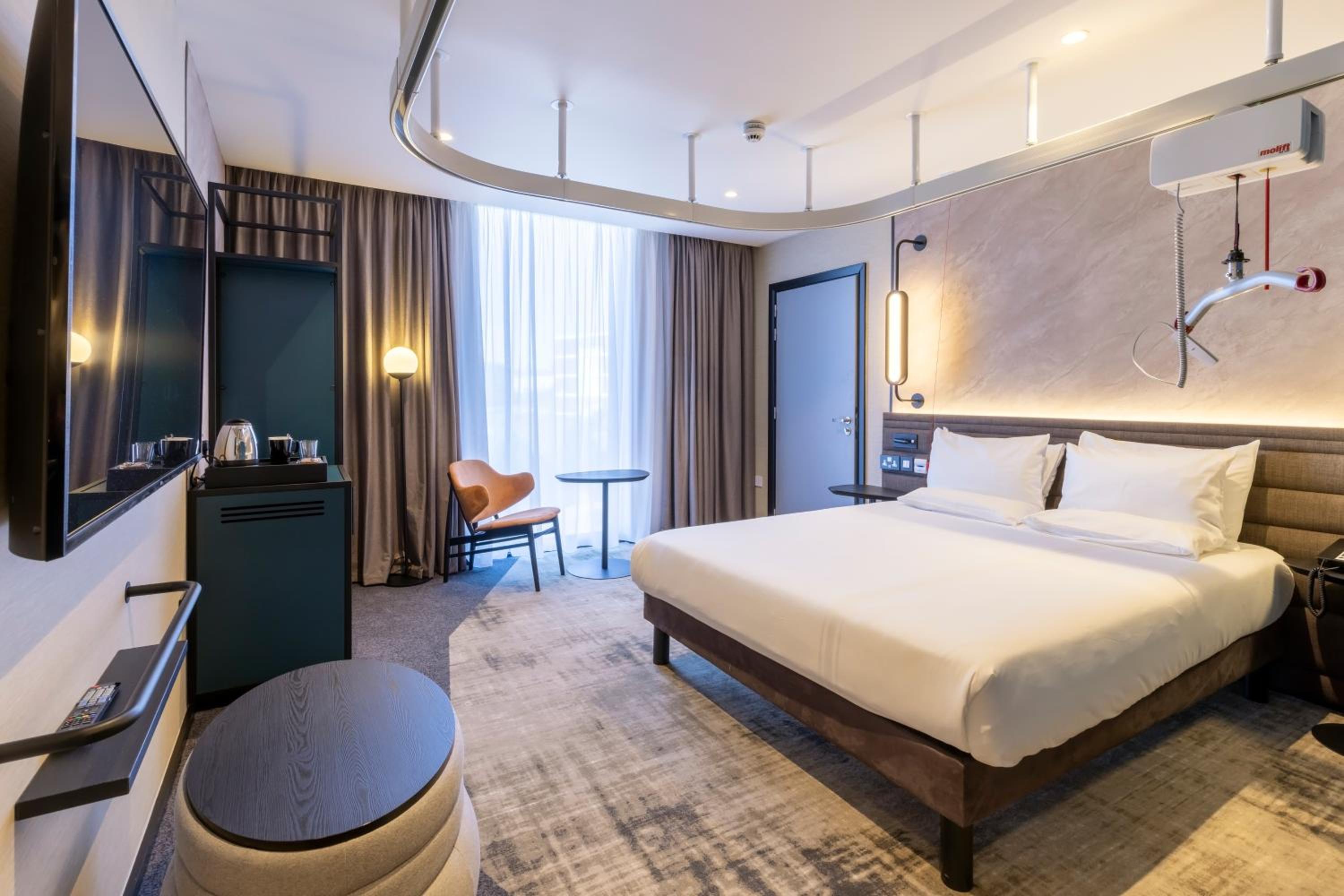 King Room - Accessible - Photo 15