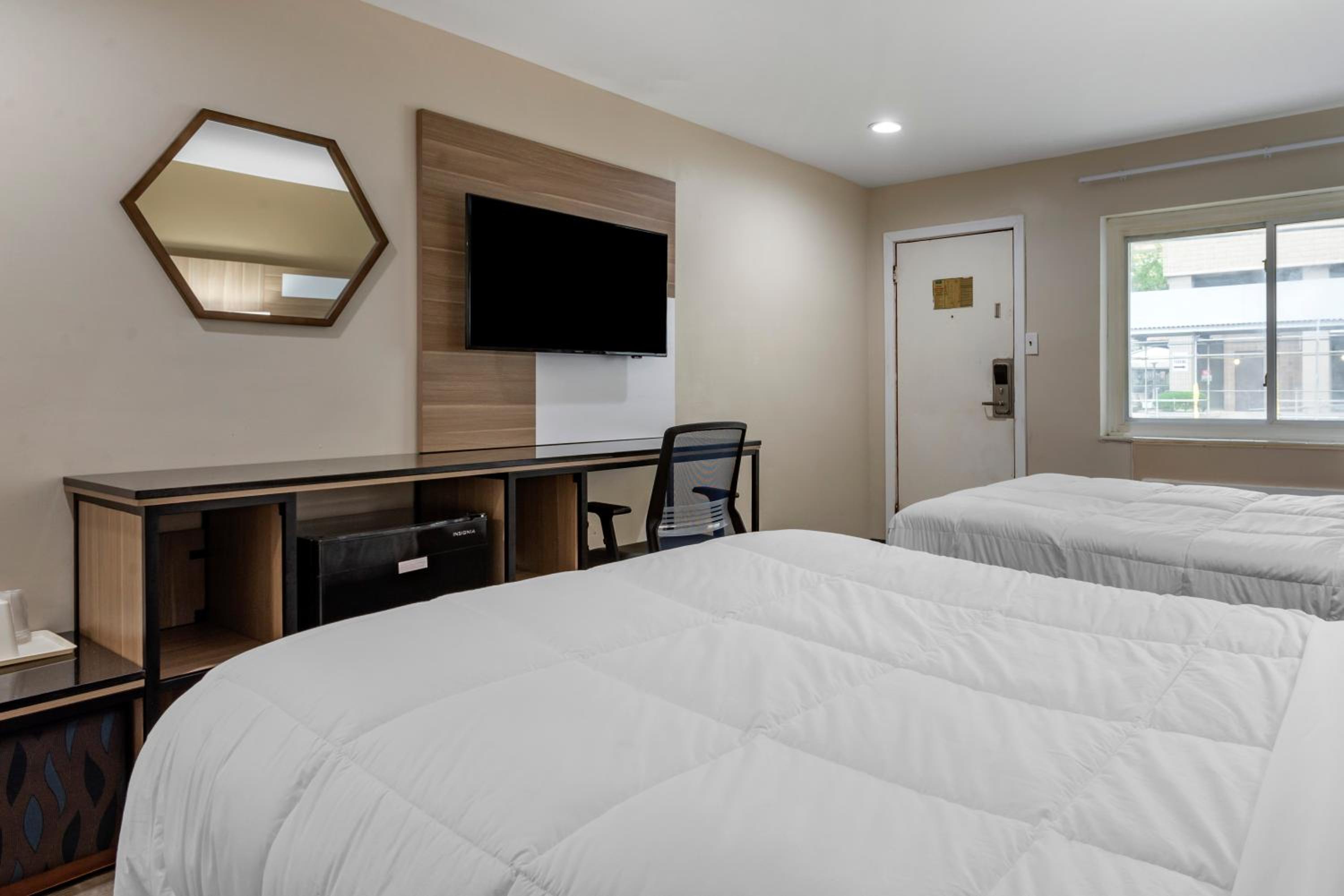 Double Suite With Two Double Beds - Accessible/Smoking photo 3