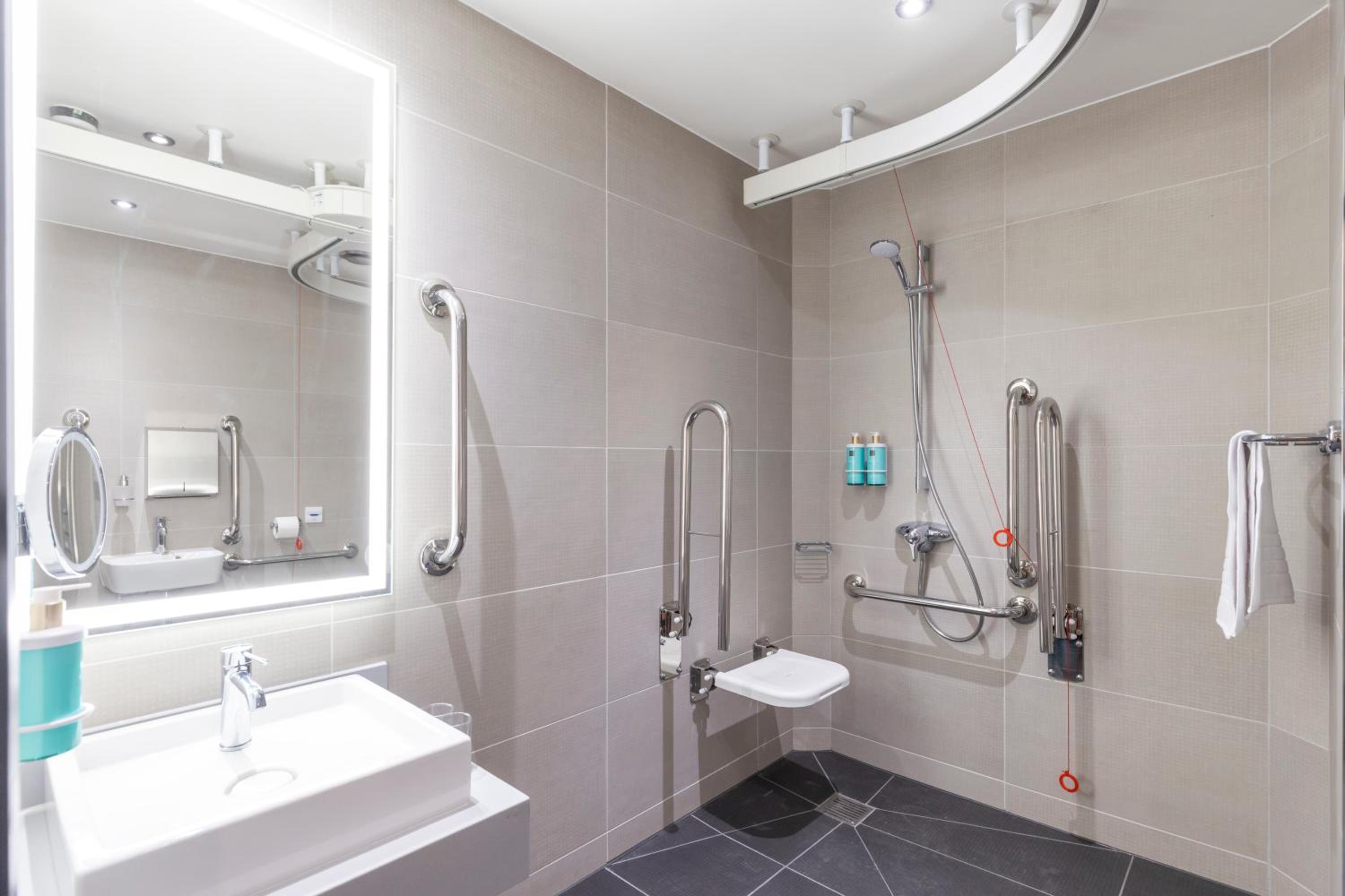 King Room - Accessible - Photo 12