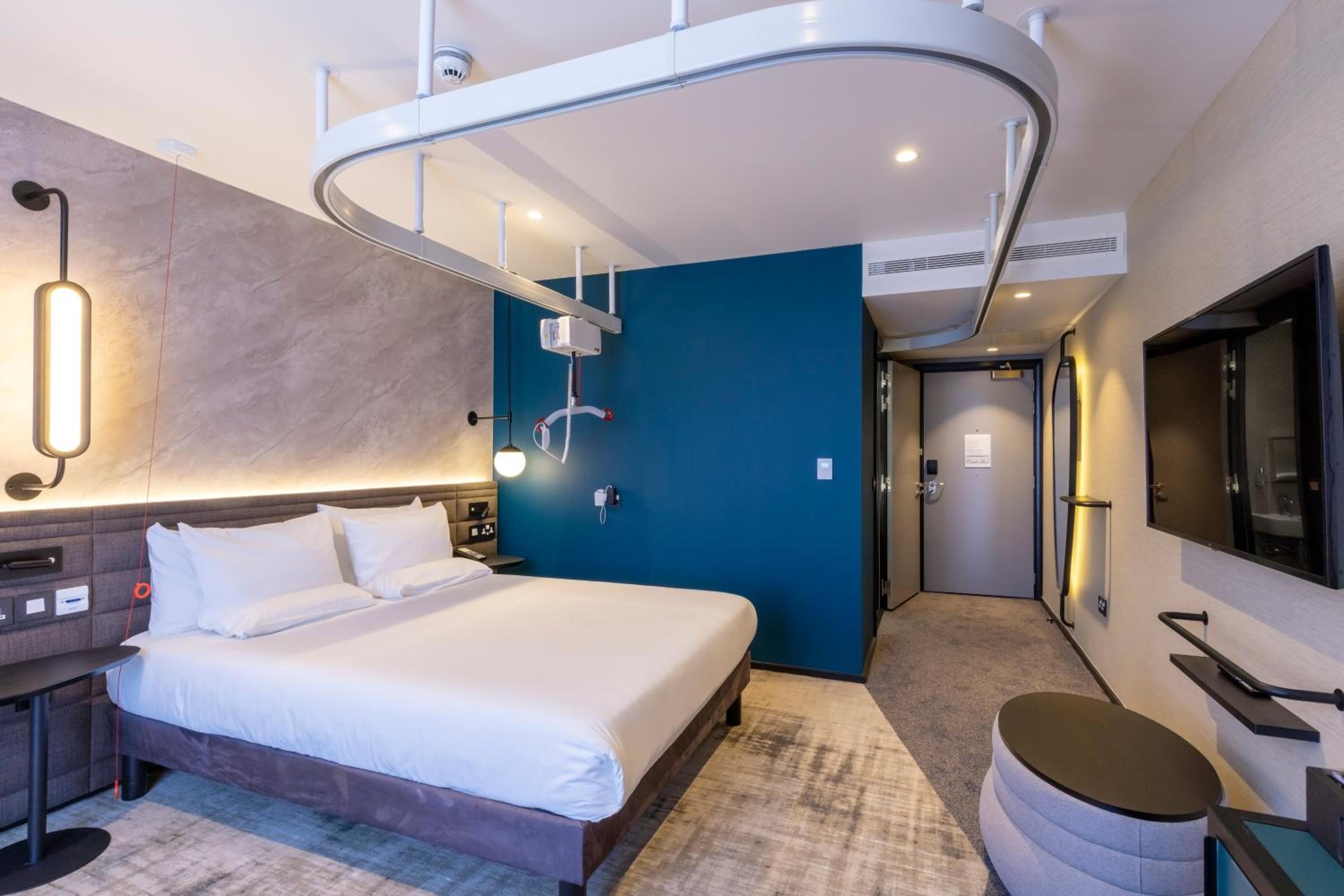 King Room - Accessible - Photo 16