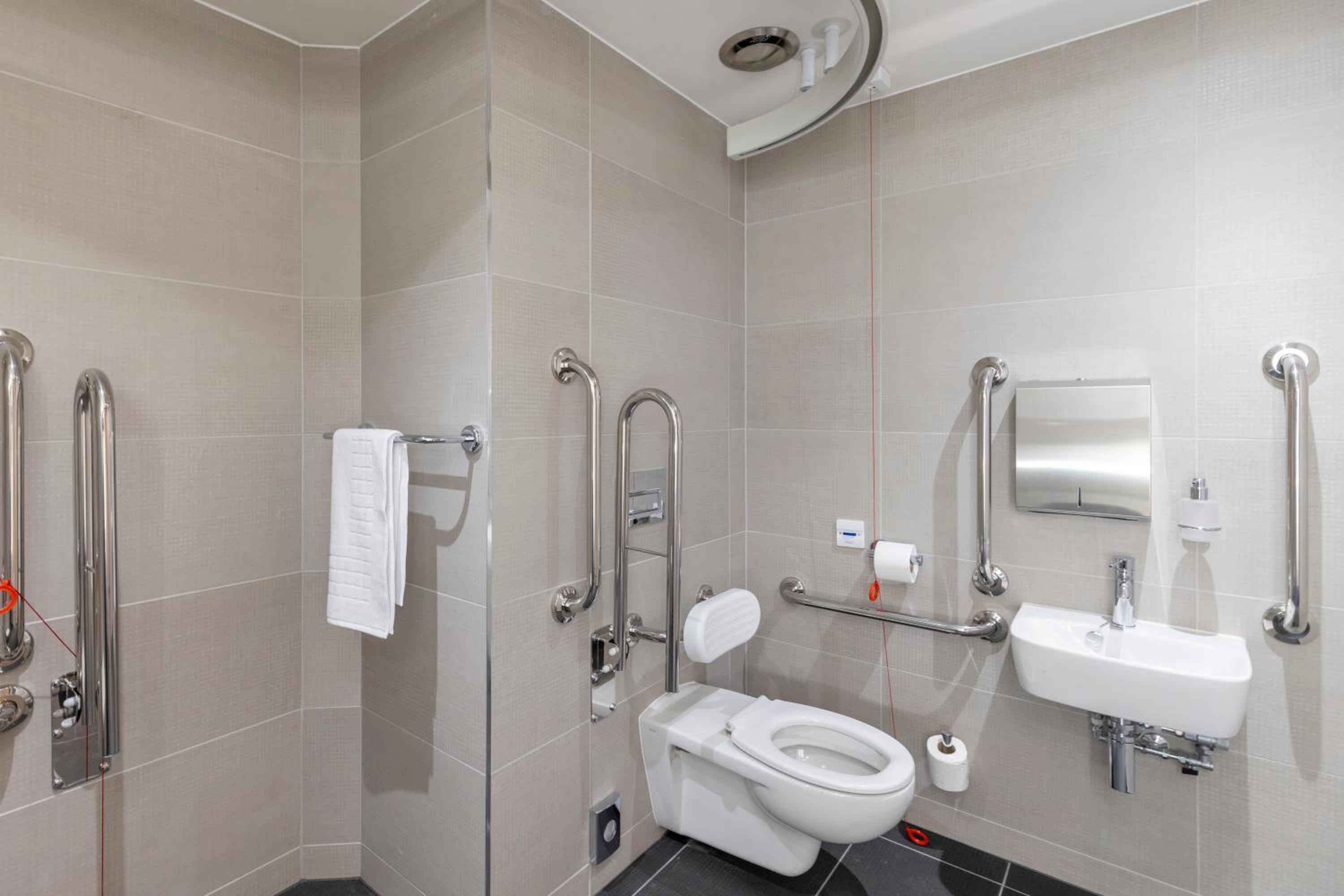 King Room - Accessible - Photo 11