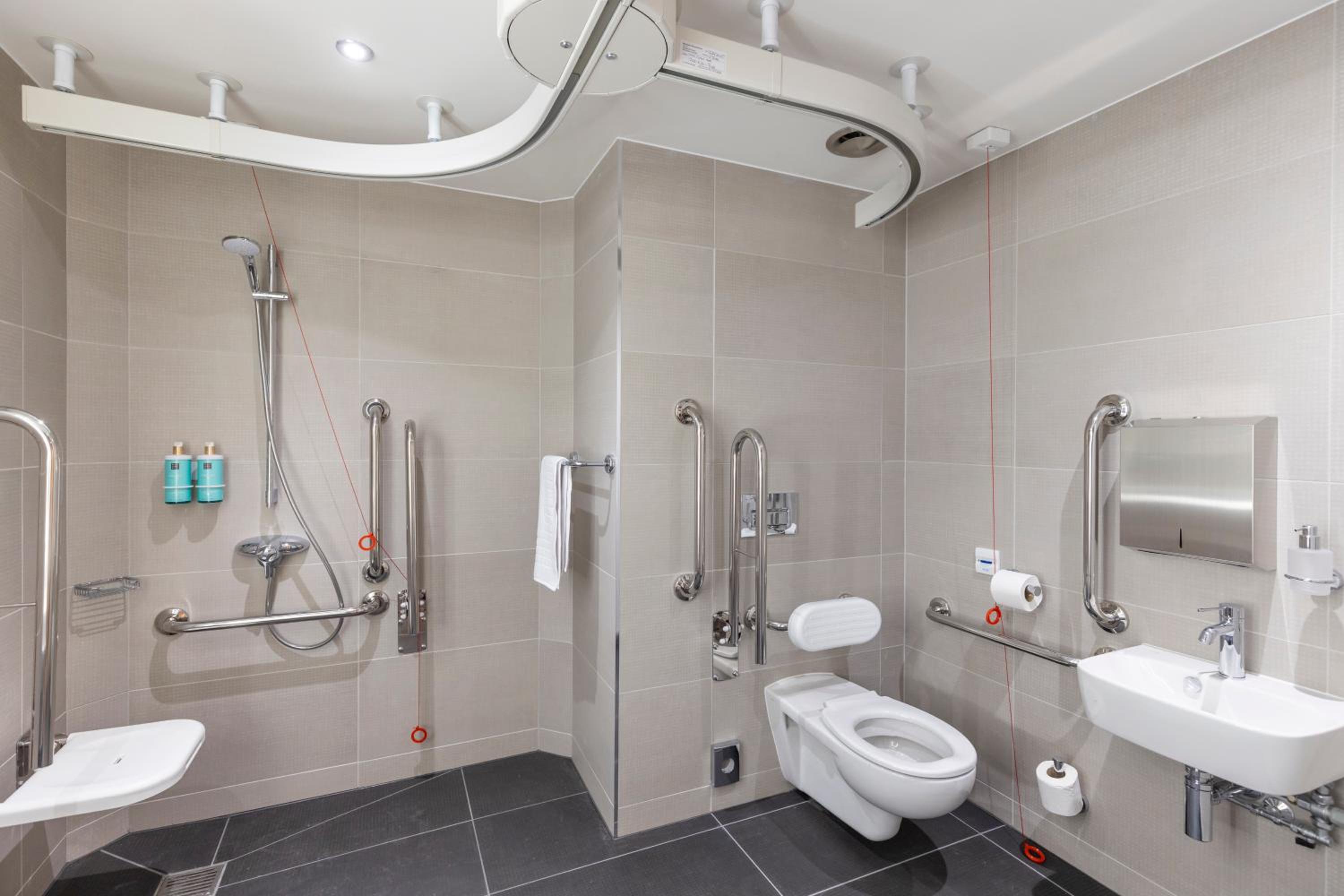 King Room - Accessible - Photo 10
