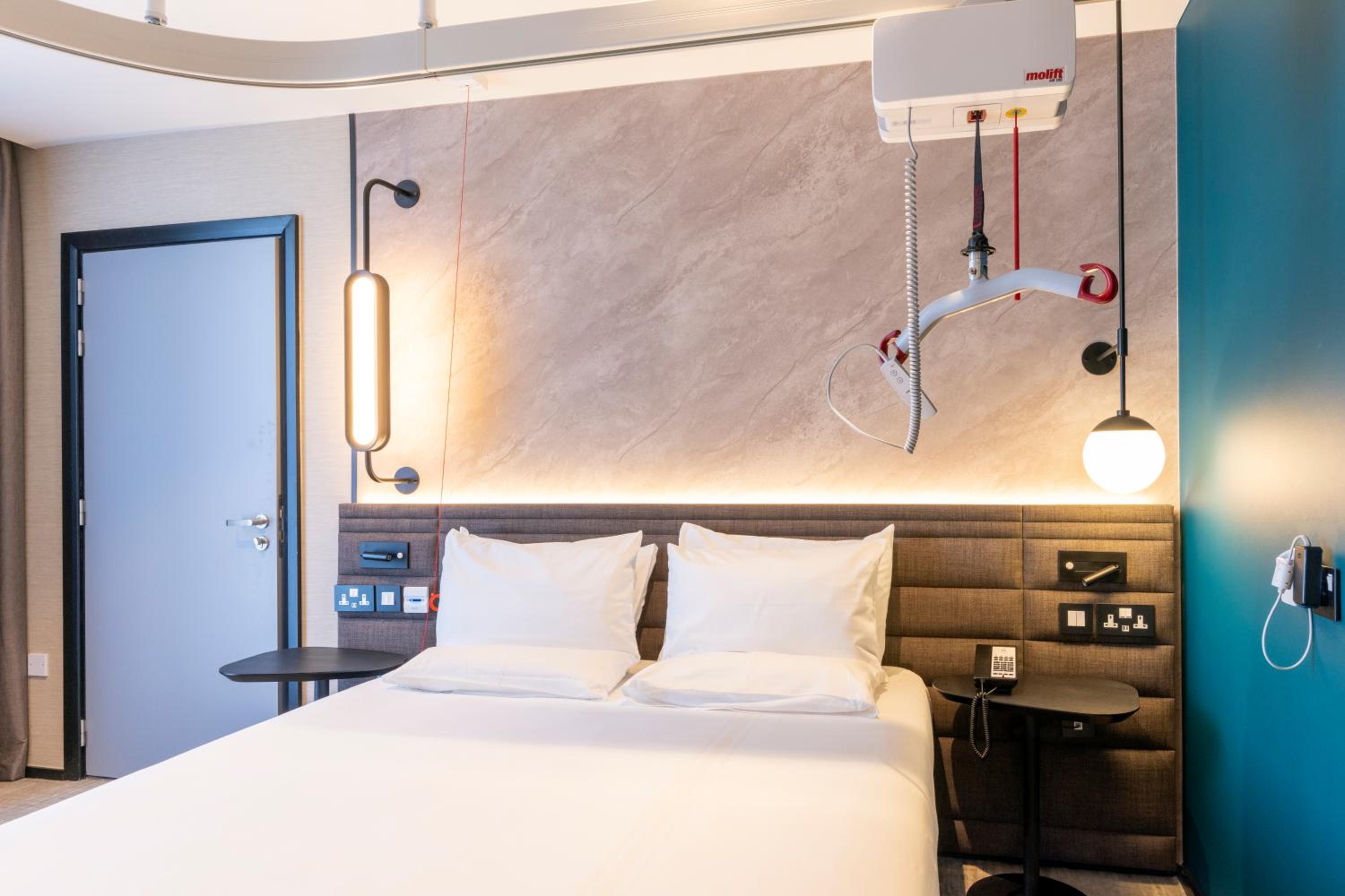 King Room - Accessible - Photo 17