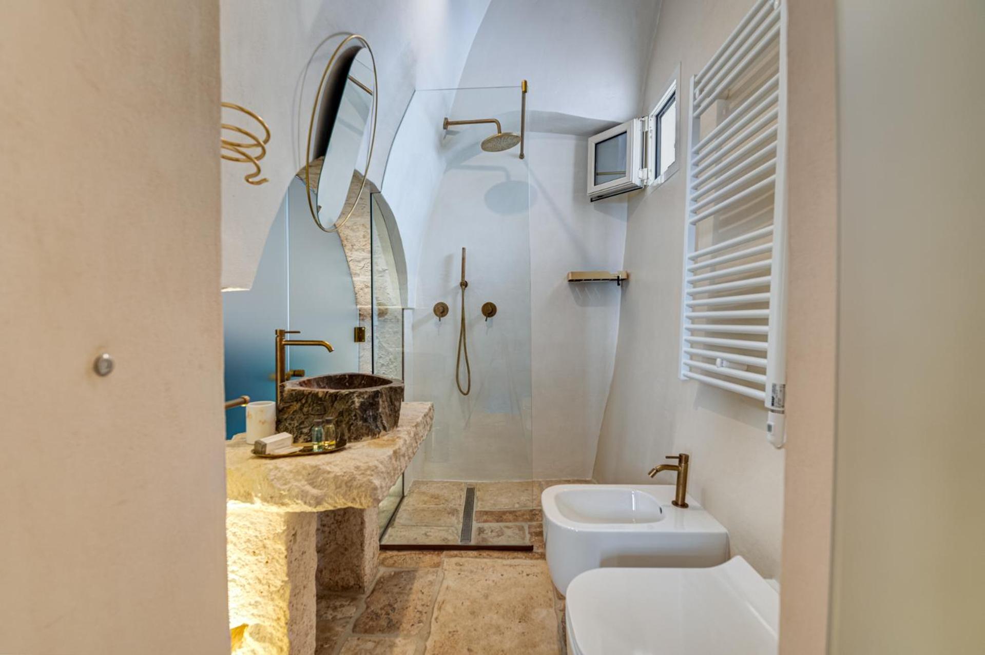 Deluxe Double Room with Bath photo 3