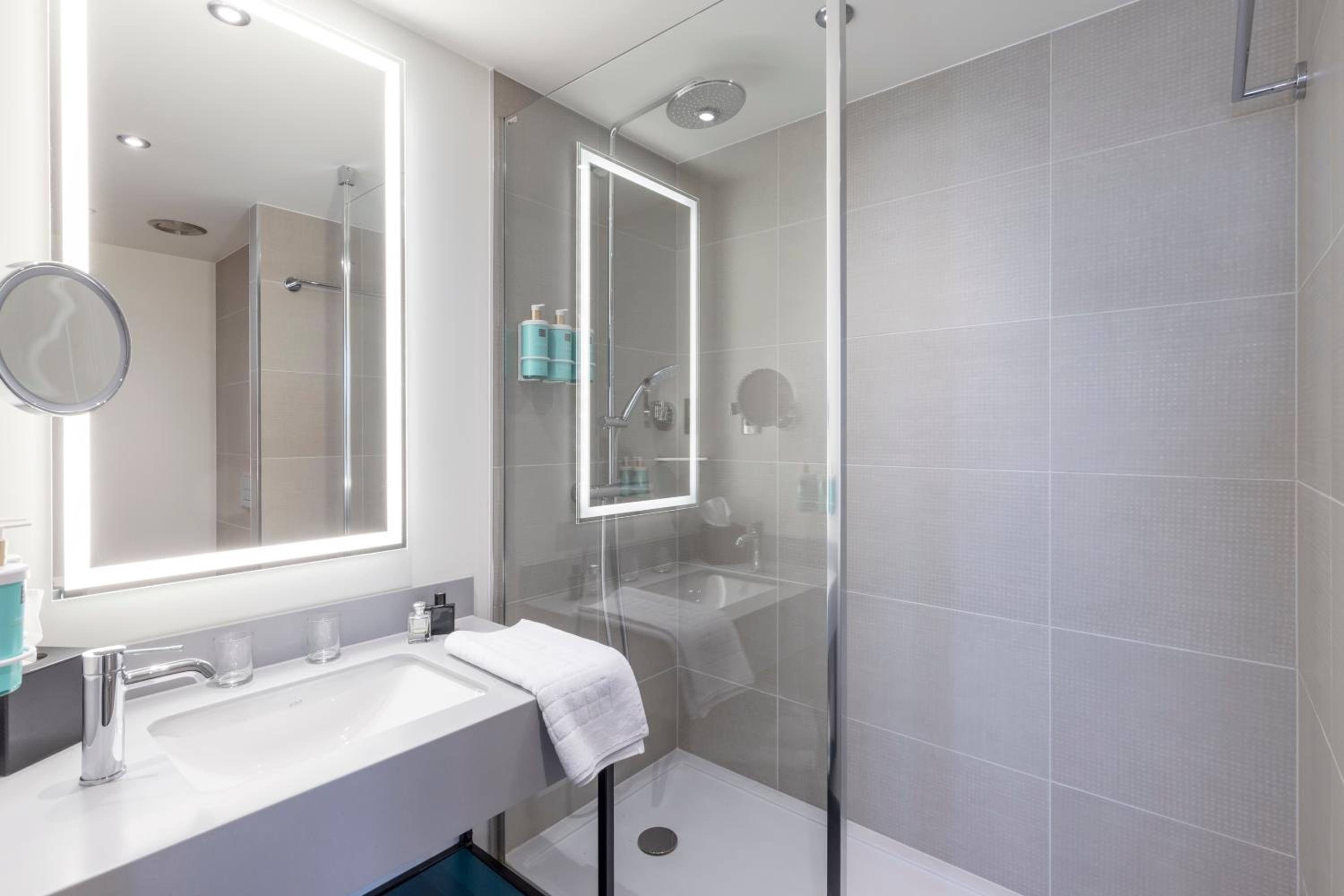 Standard Twin Room - Photo 6