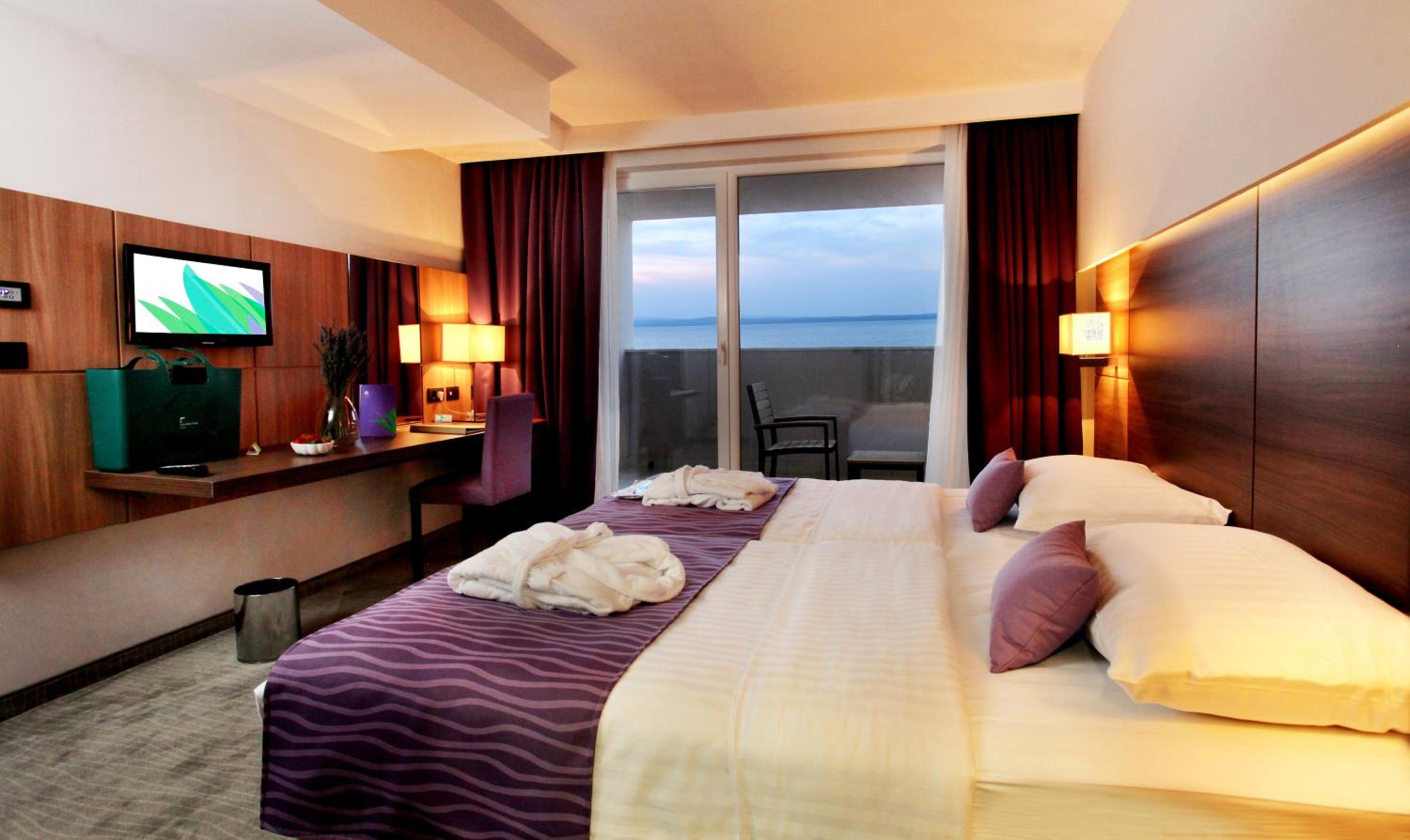 Suite with Balcony and Sea View - Photo 5