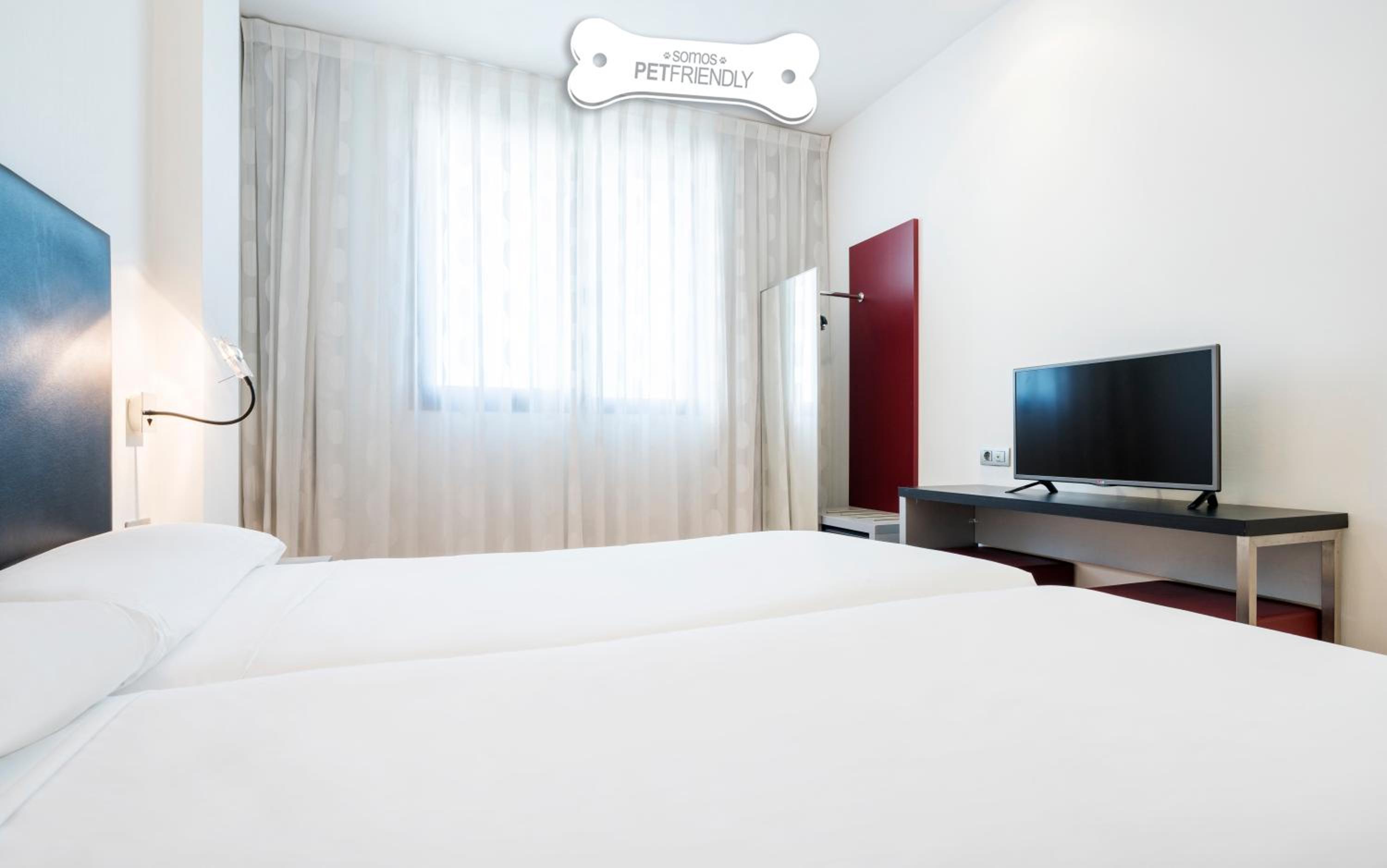 Twin Room Pet Friendly - Photo 1