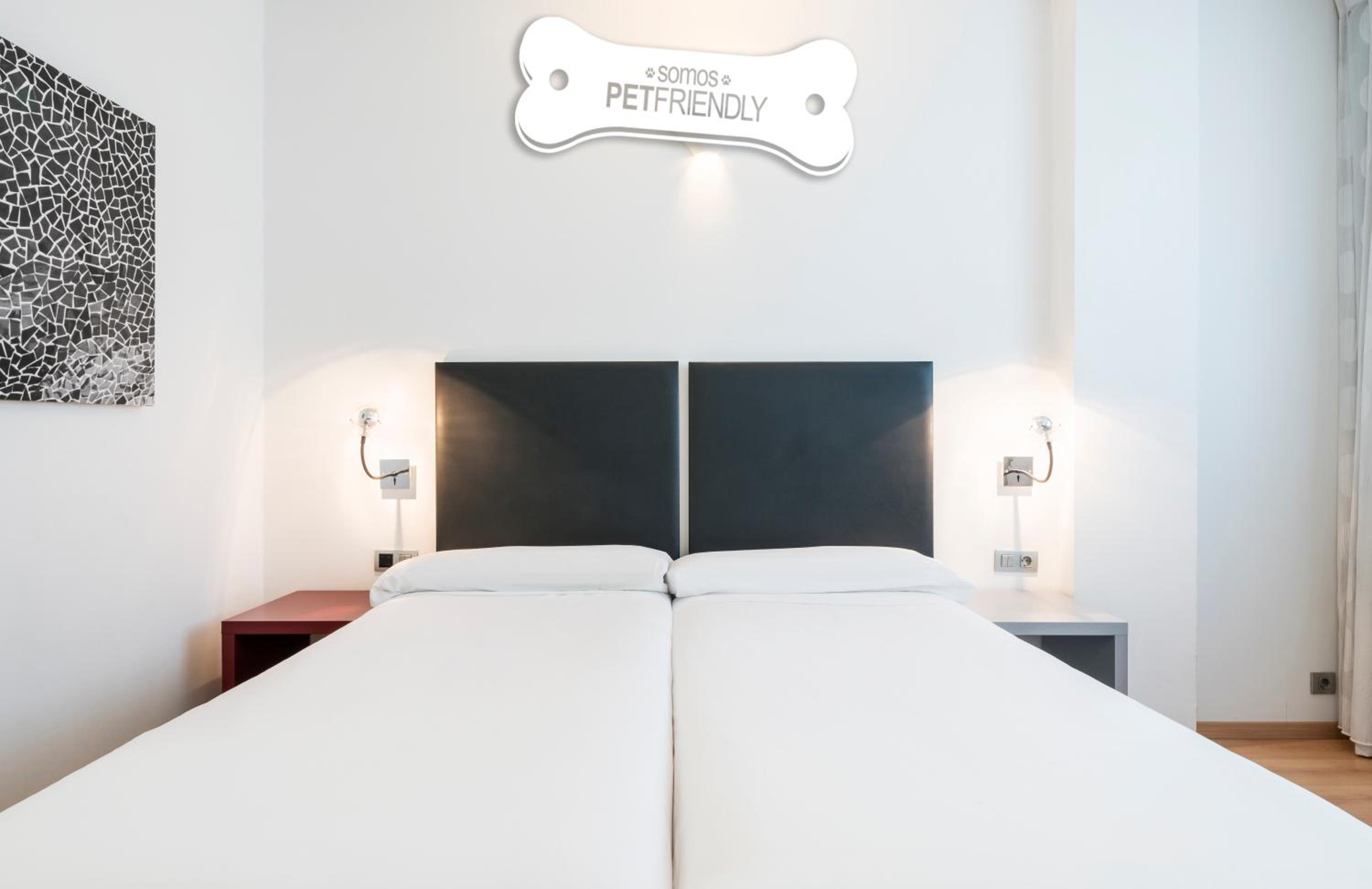 Twin Room Pet Friendly - Photo 3