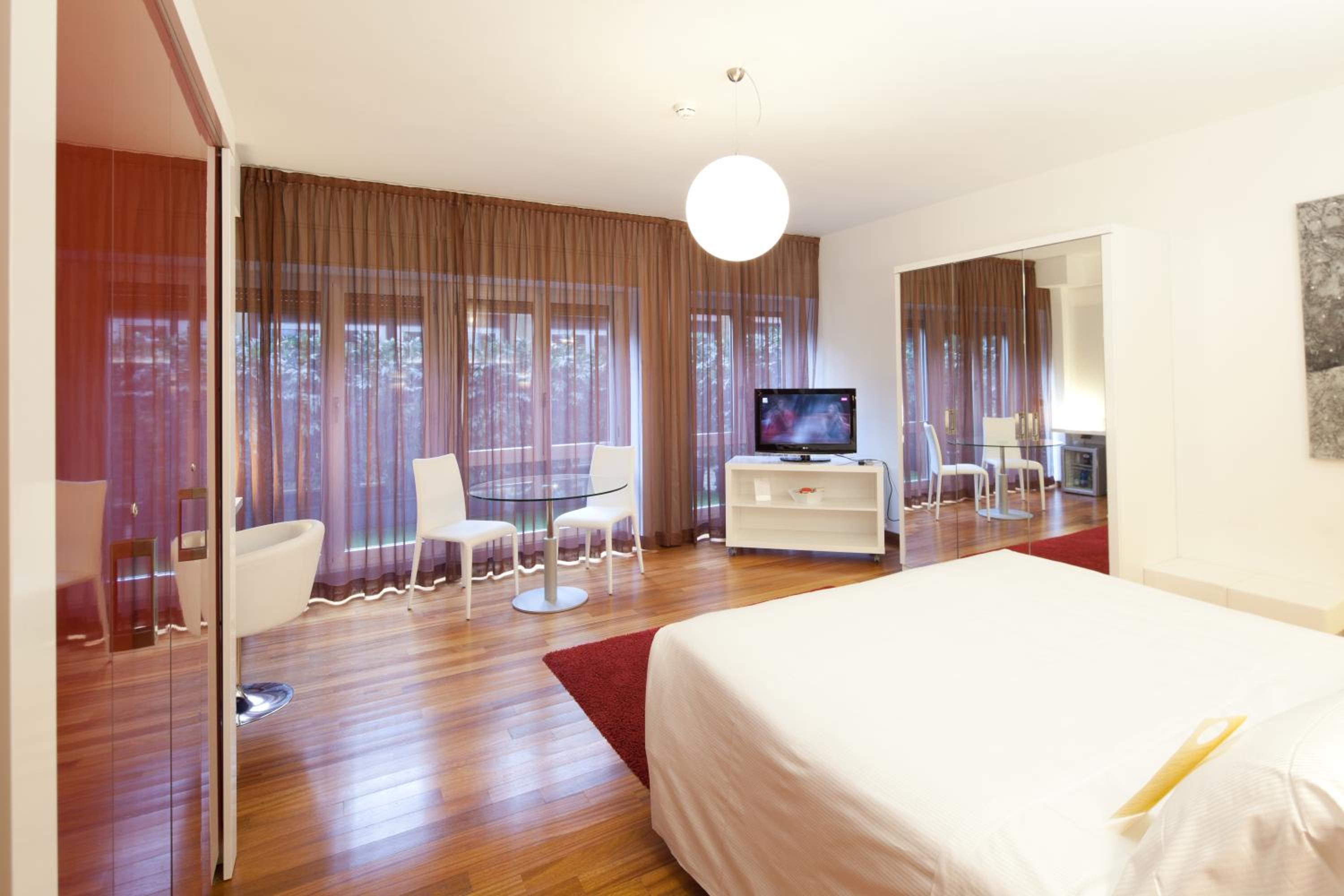 Superior Apartment thumbnail 6