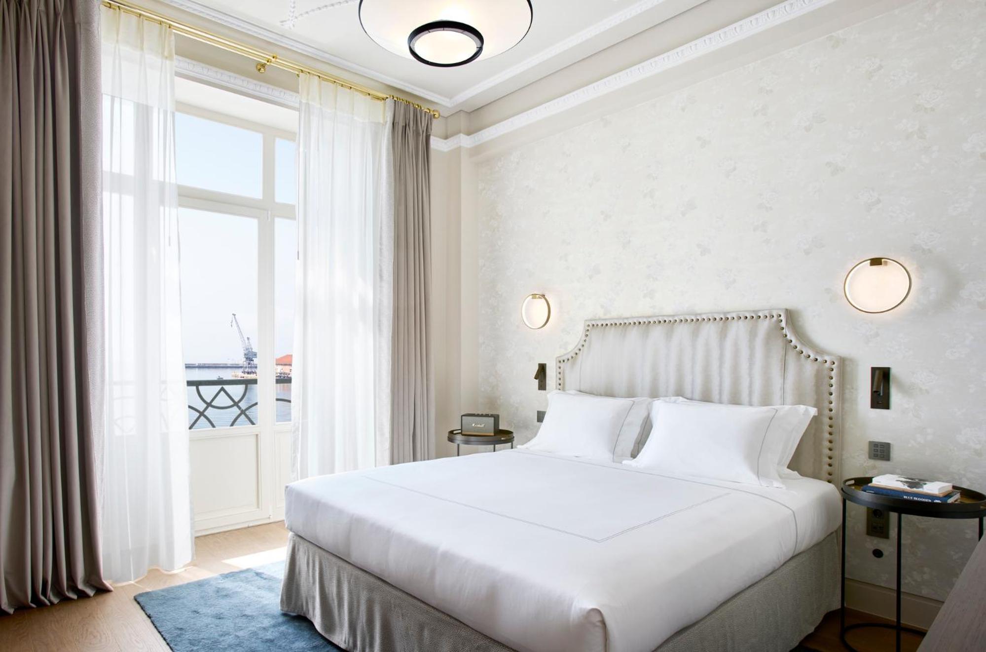 Méditerranée Suite Sea Front with Balcony - Photo 1