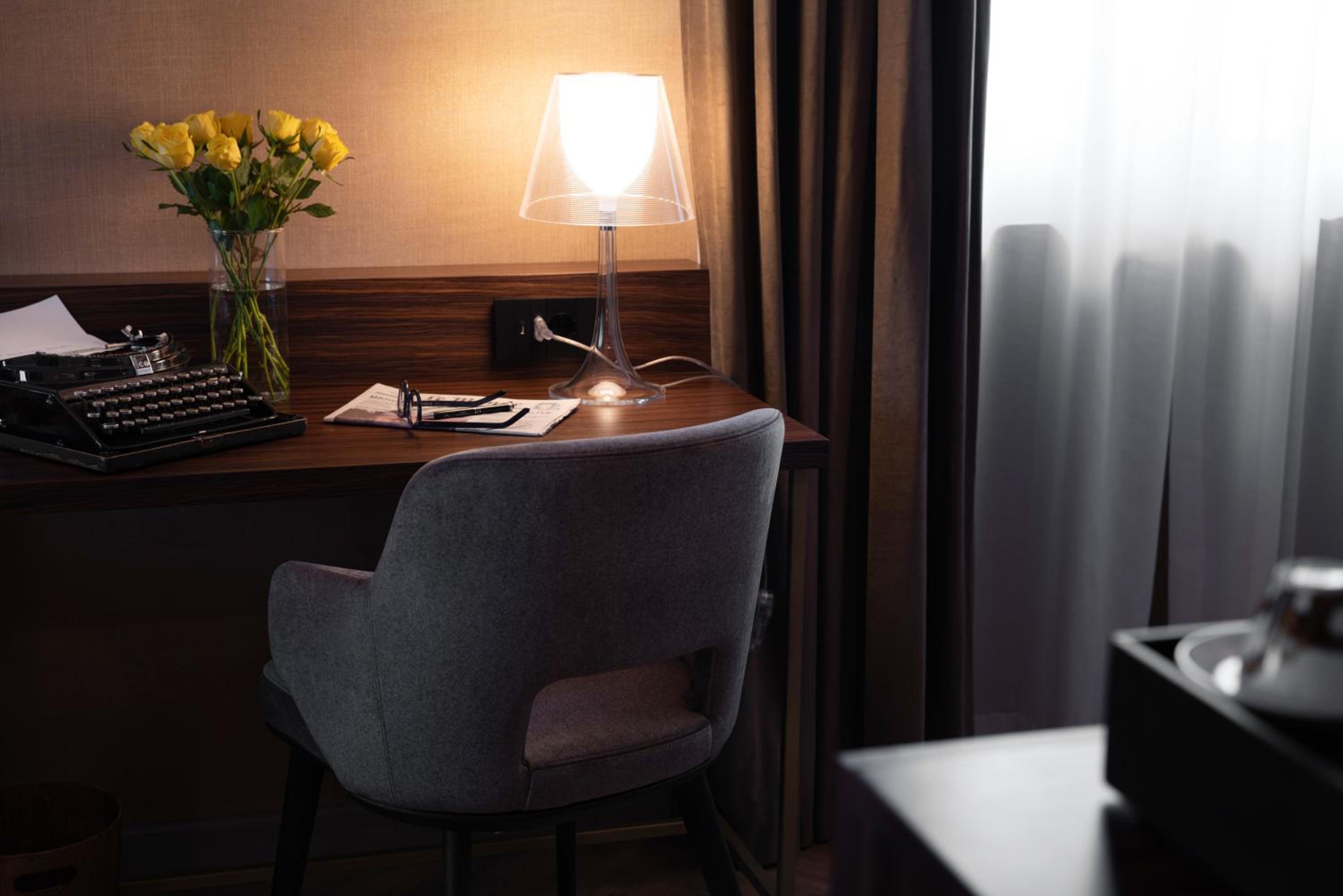 Deluxe Junior Suite - Photo 19