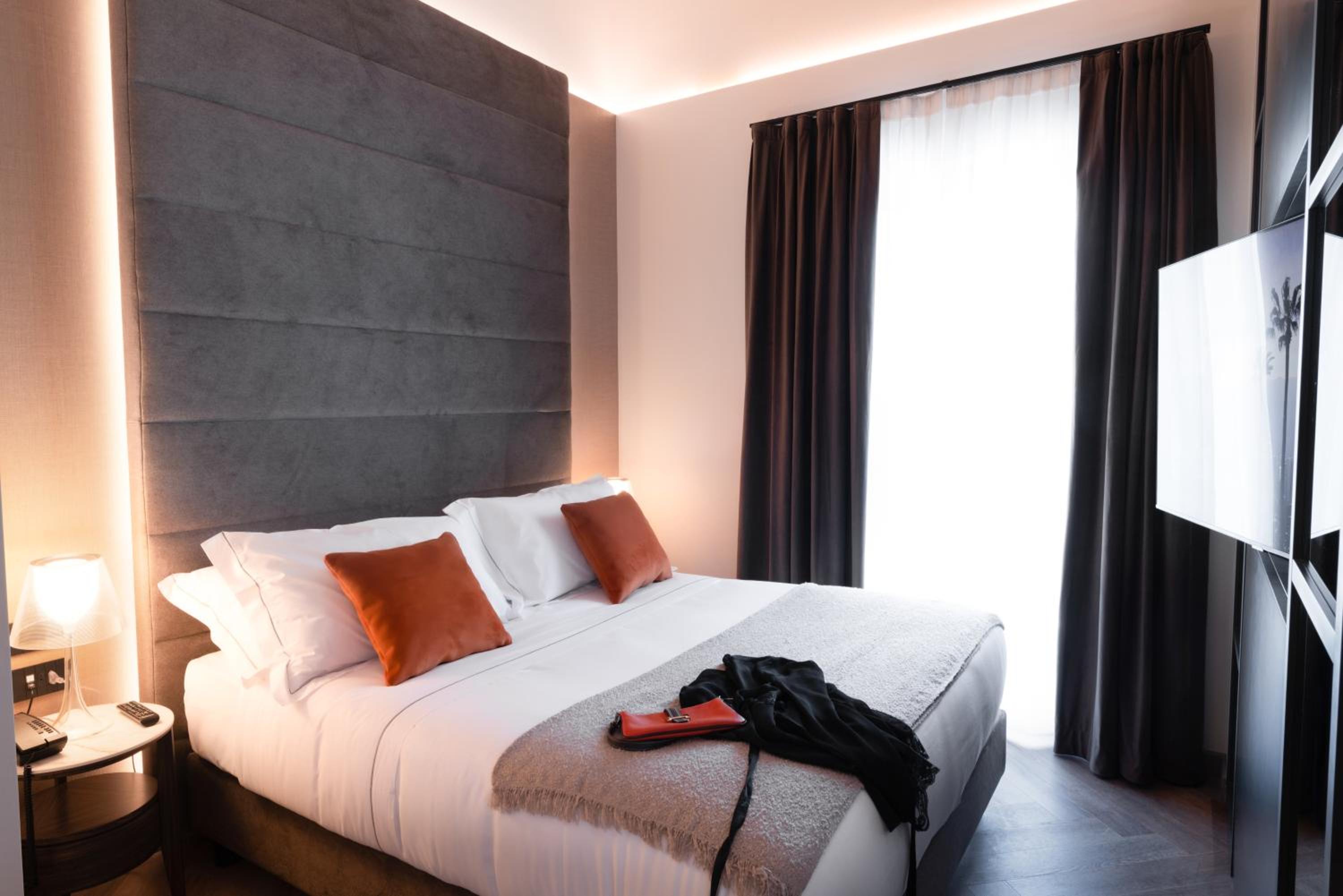 Deluxe Junior Suite - Photo 17