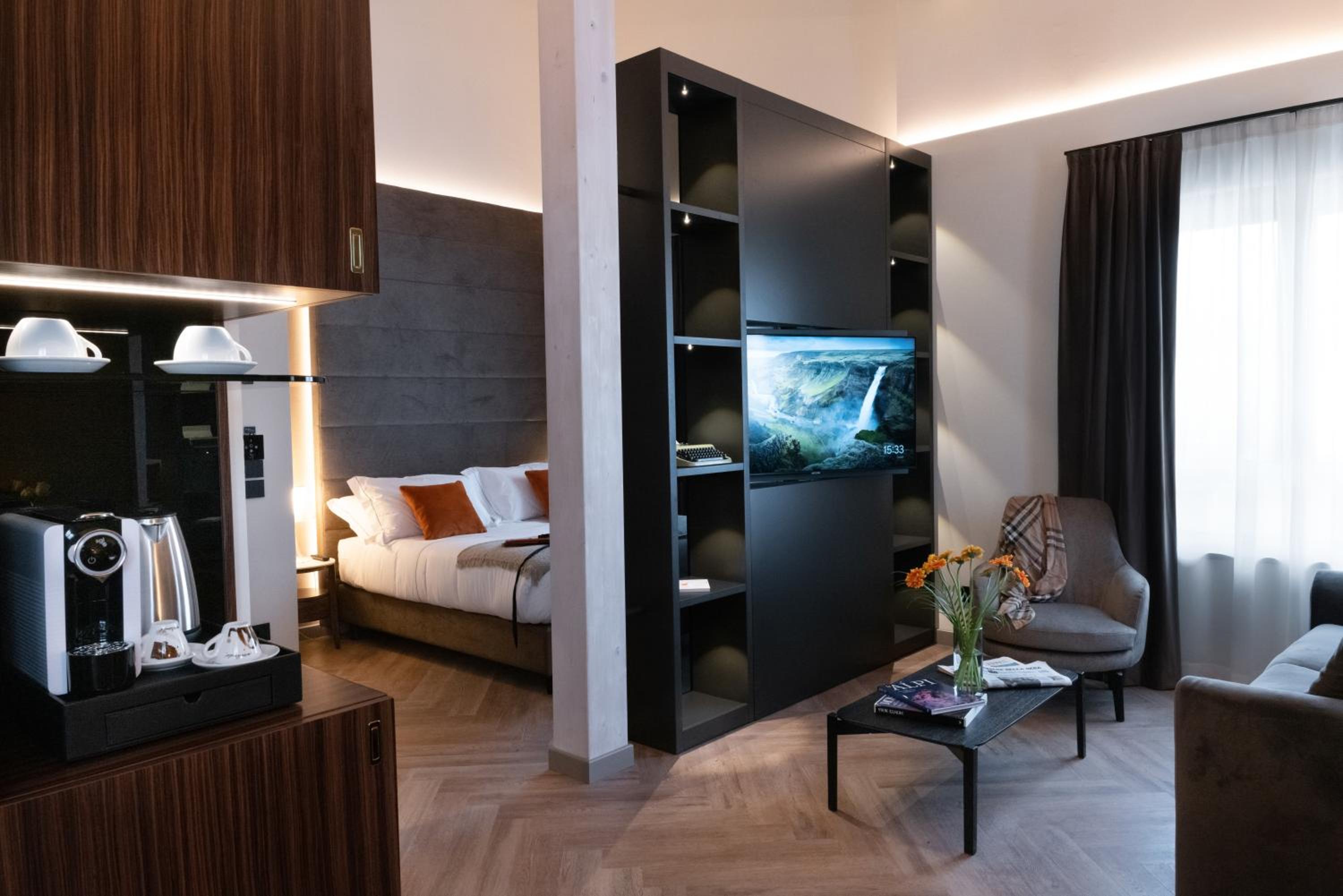 Suite - Photo 2