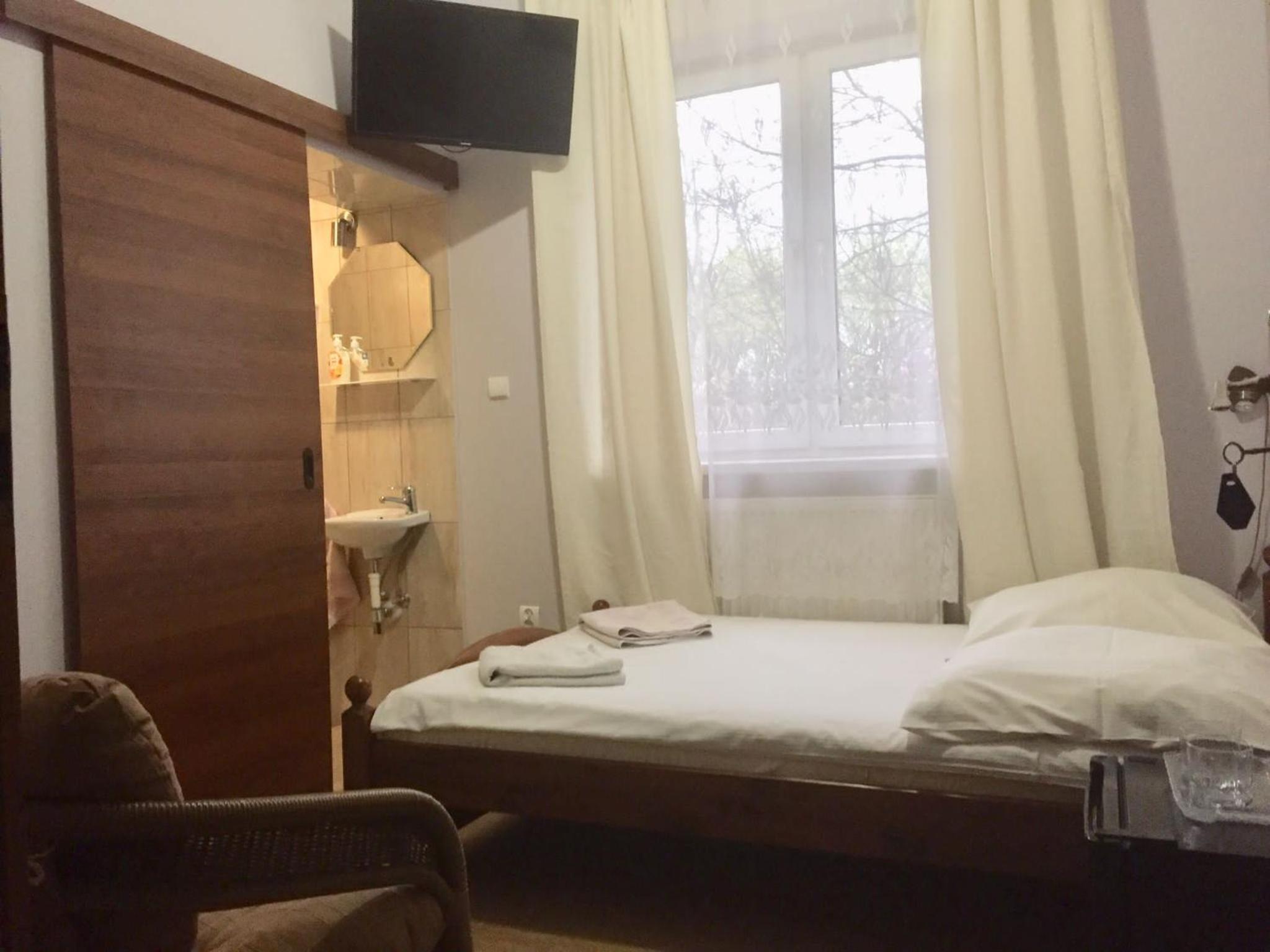 Double Room - Photo 8
