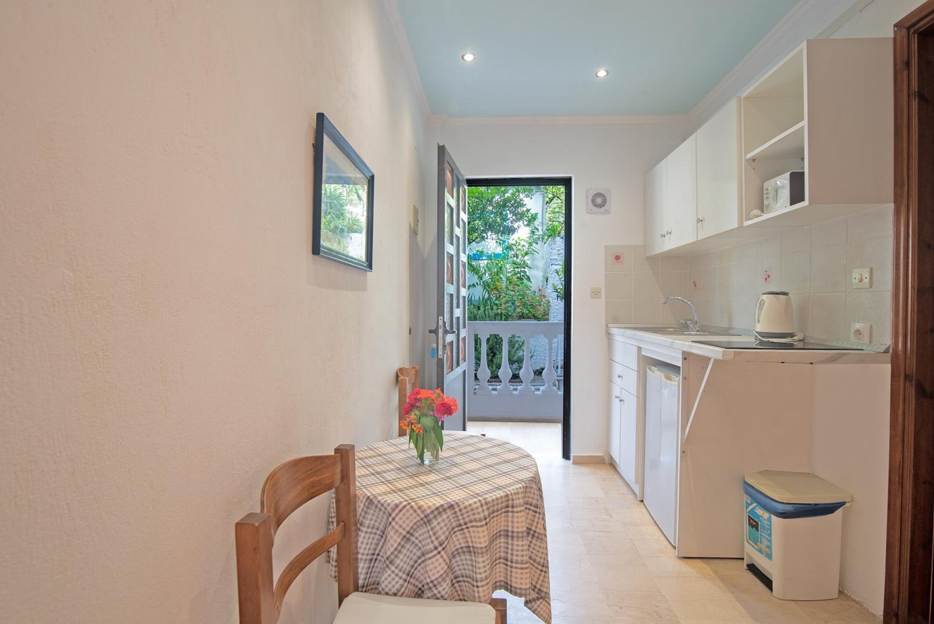 Superior One-Bedroom Apartment with Balcony - Photo 10