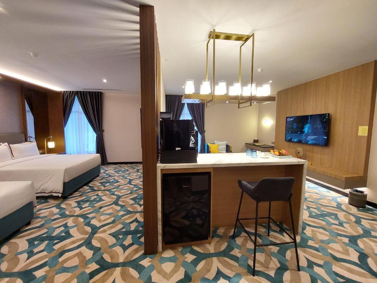 De Christee Suites - Photo 2
