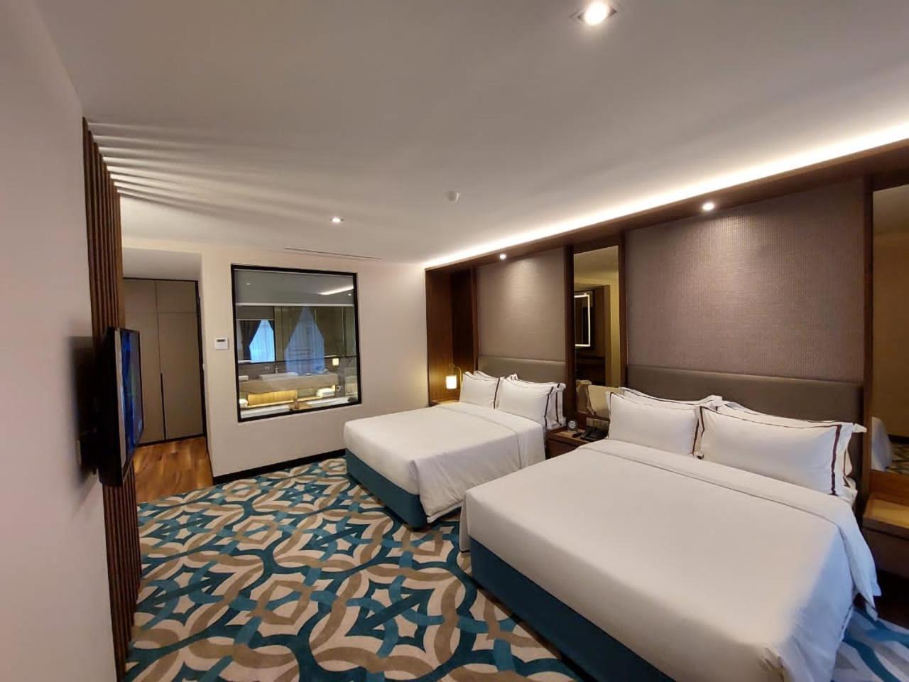Platinum Suites 4 - Photo 1