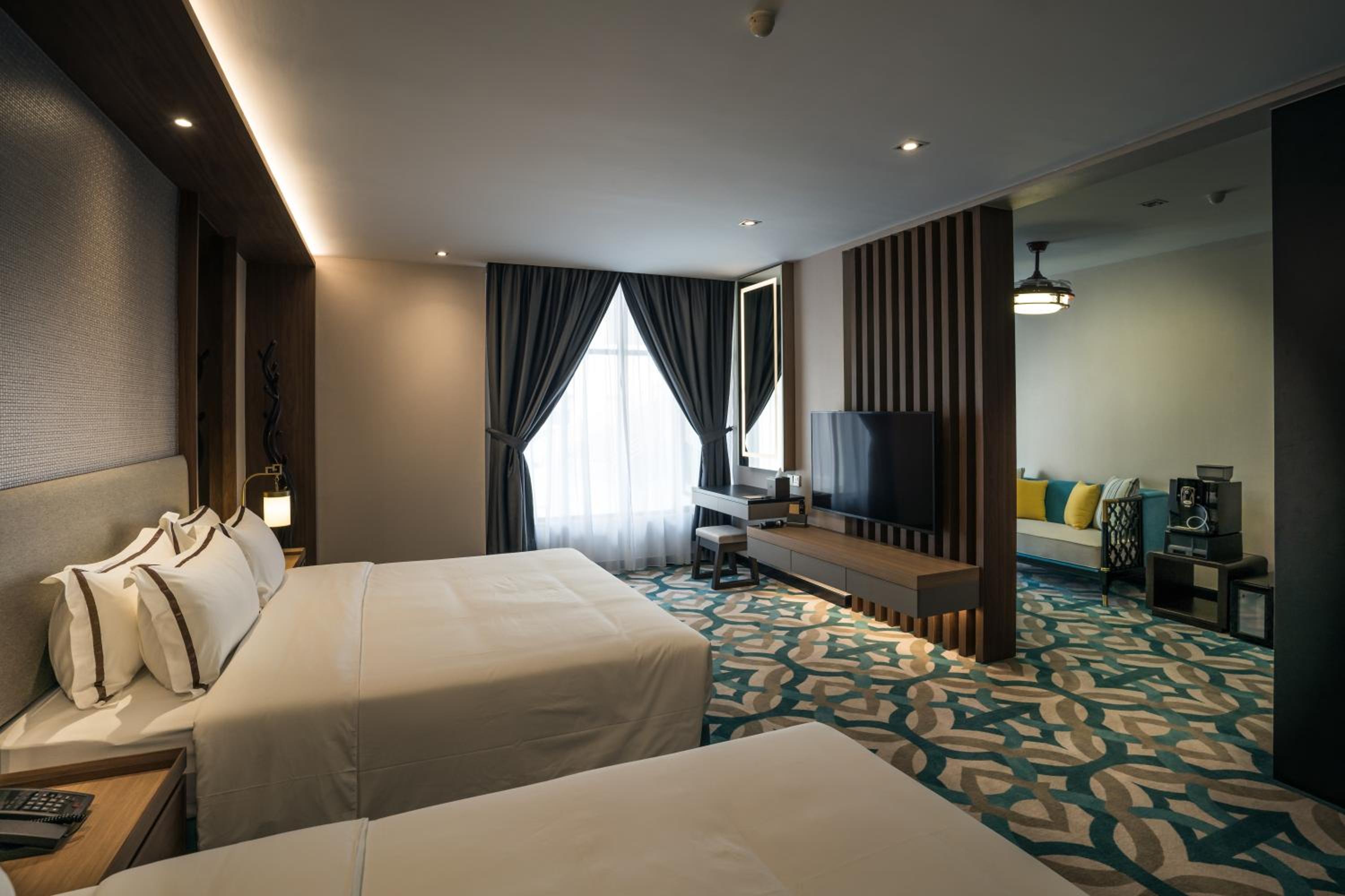 Platinum Suites 4 - Photo 2