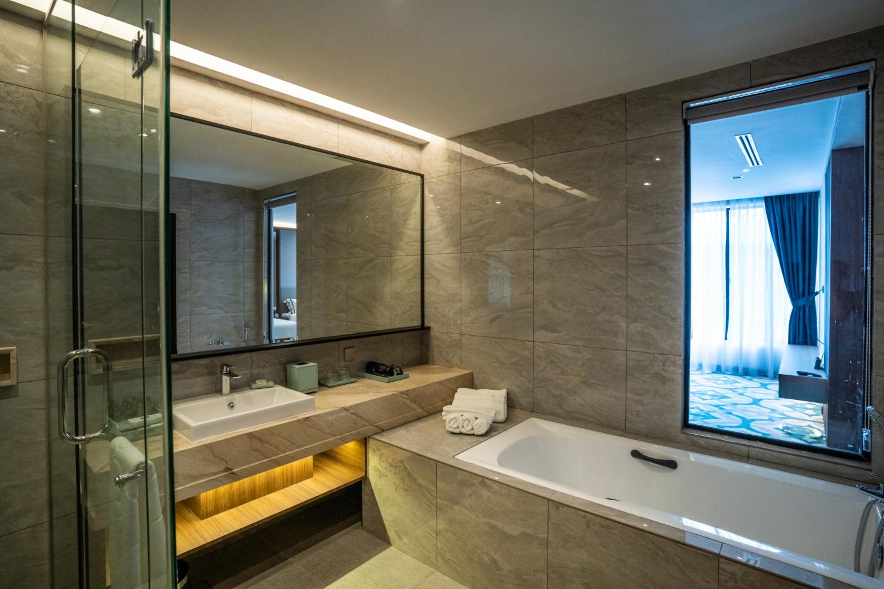 Platinum Suites 3 - Photo 4