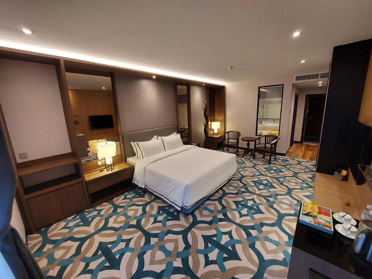 Executive Room 2 - Photo 1