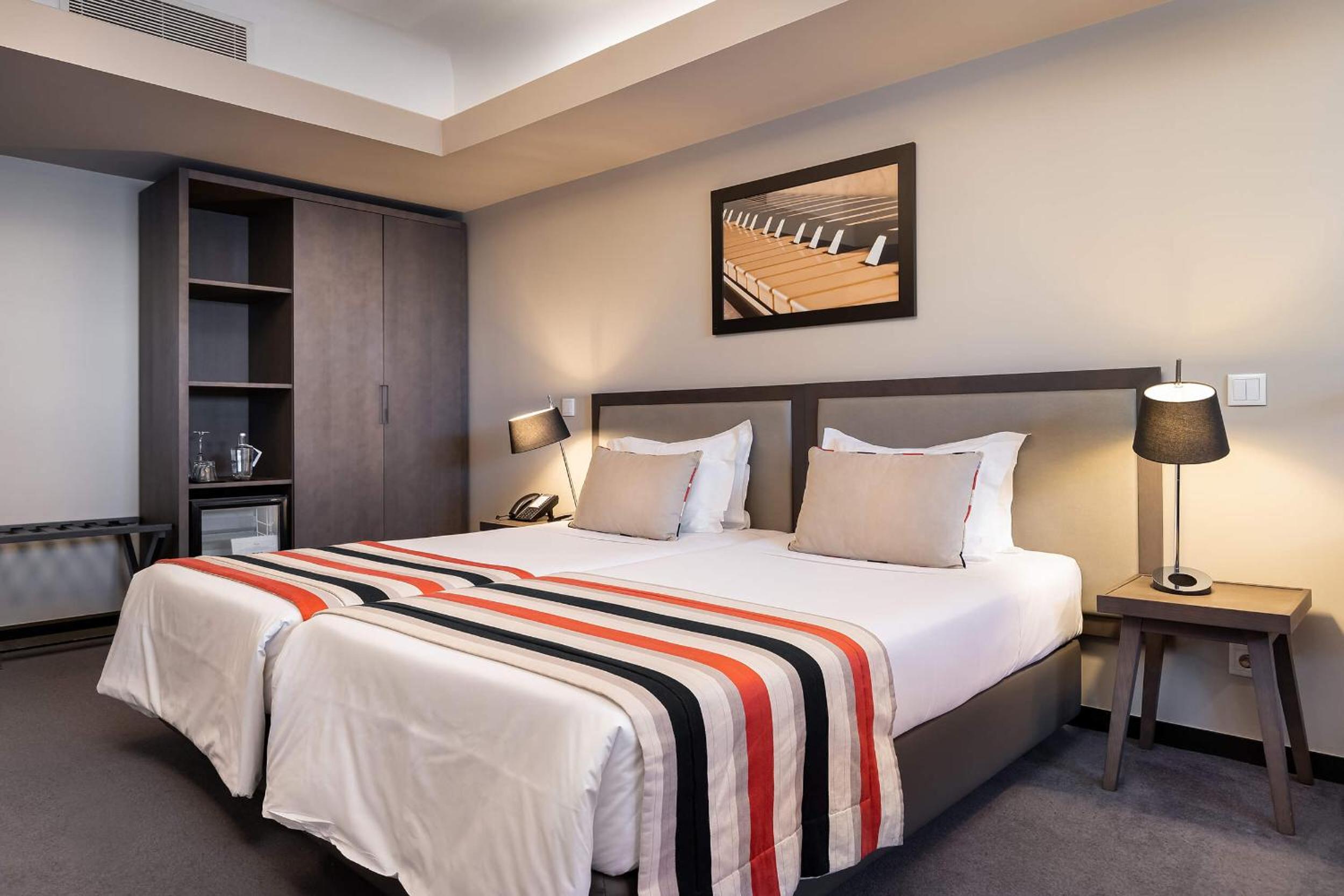 Classic Double or Twin Room - Photo 6