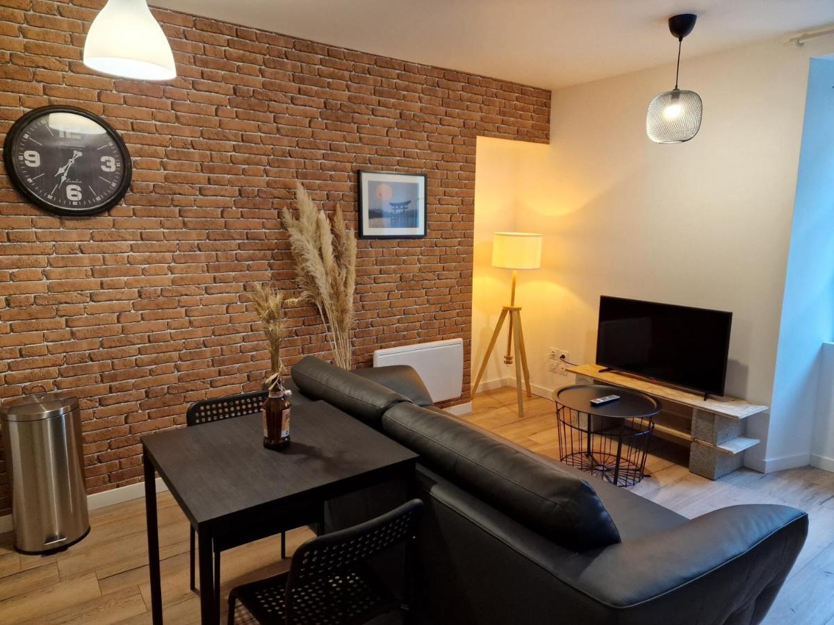 One-Bedroom Apartment - Photo 1