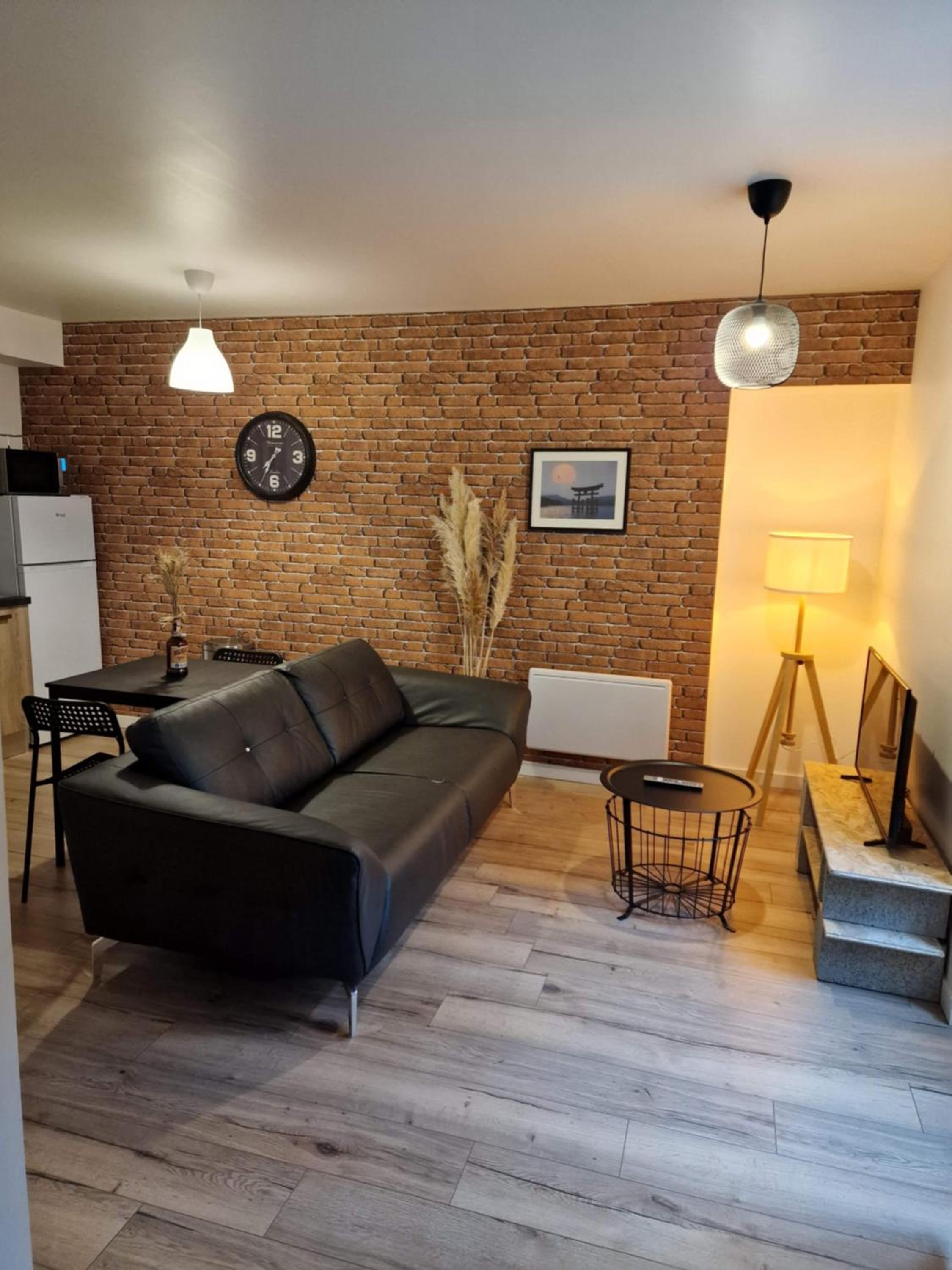 One-Bedroom Apartment - Photo 8