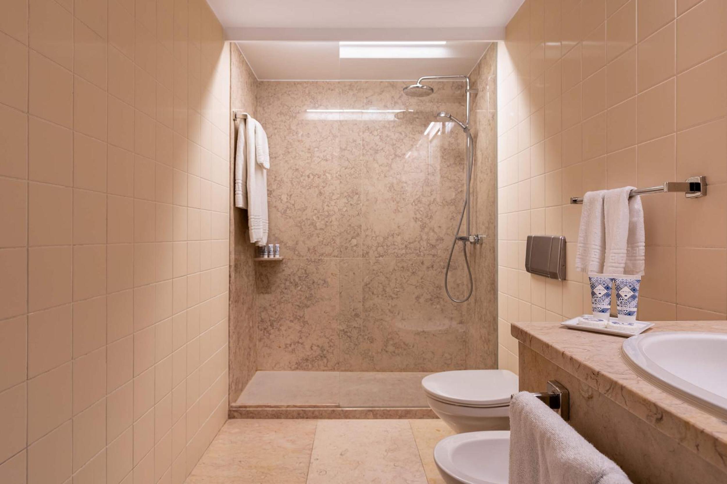 Premium Double or Twin Room with Terrace - Photo 16