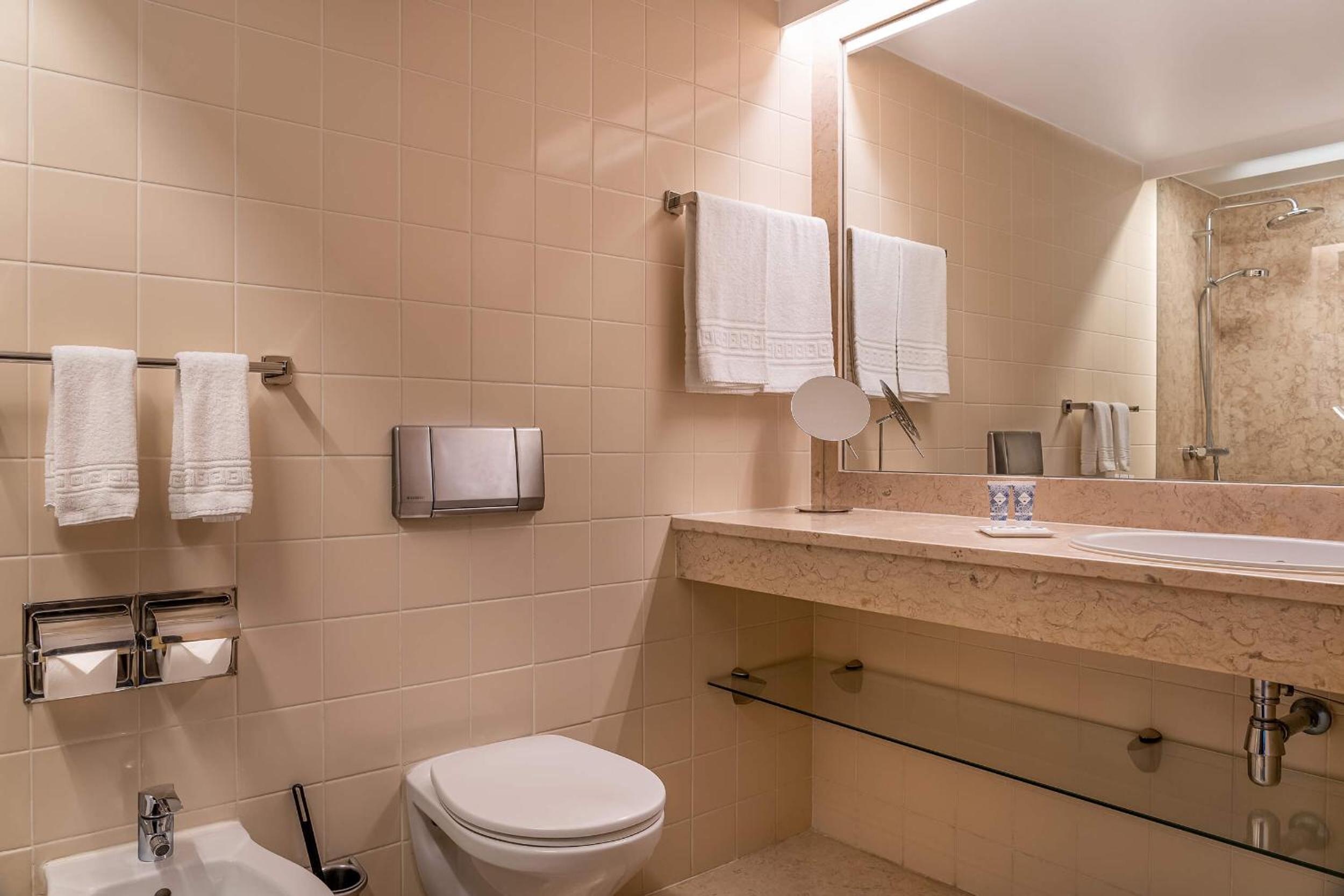 Premium Double or Twin Room with Terrace - Photo 9