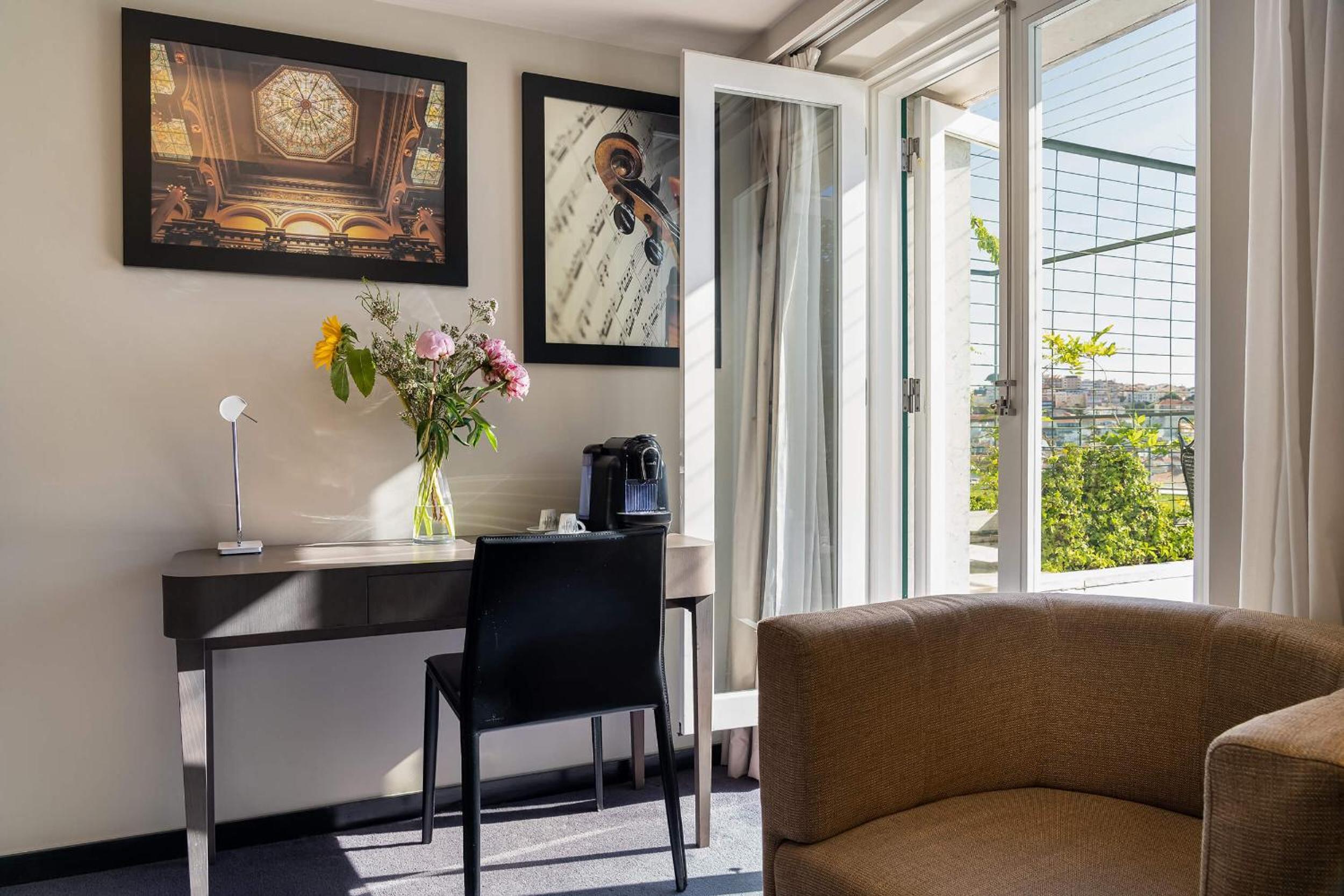 Premium Double or Twin Room with Terrace - Photo 8